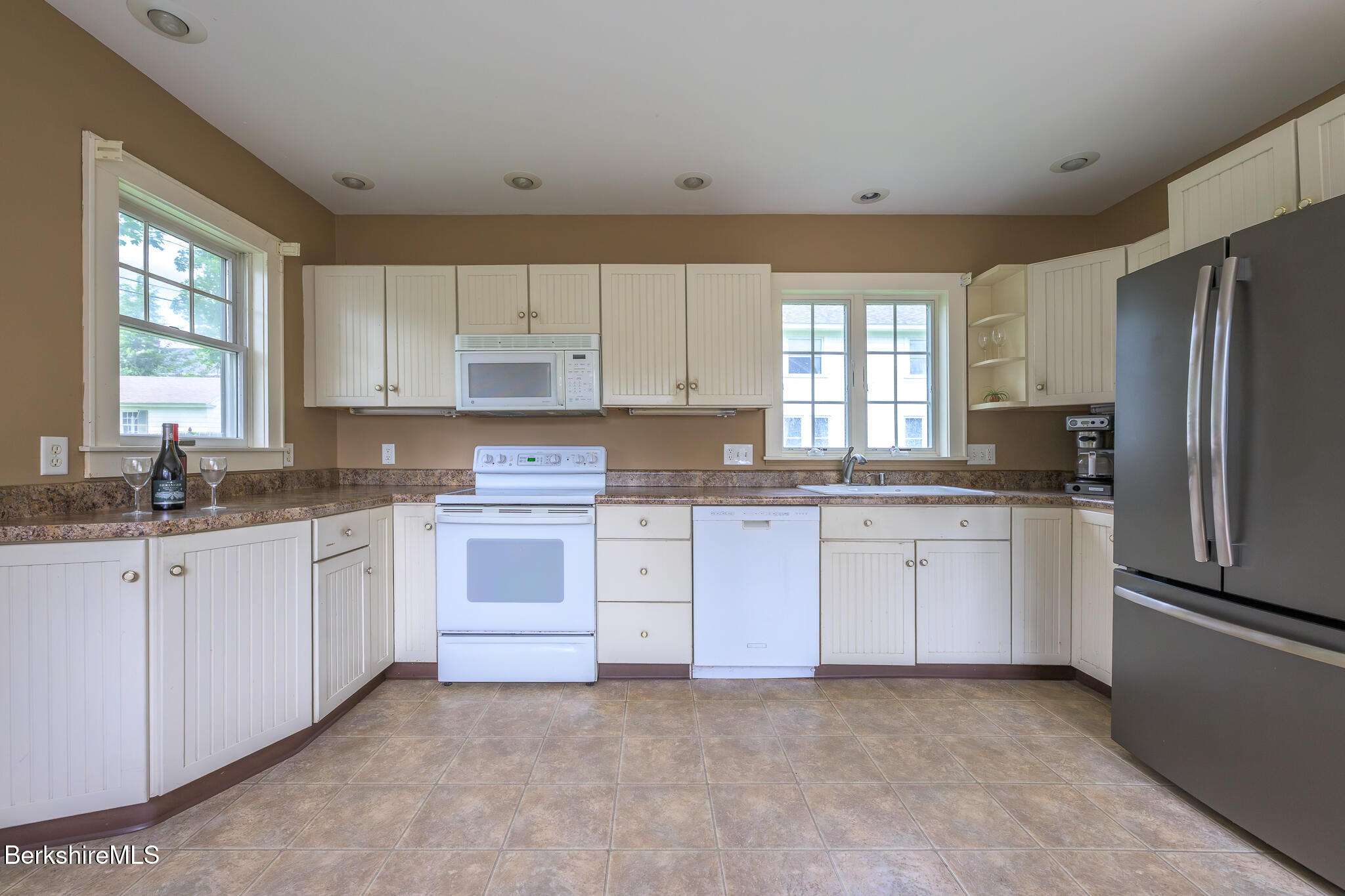 16 Revere Pkwy
