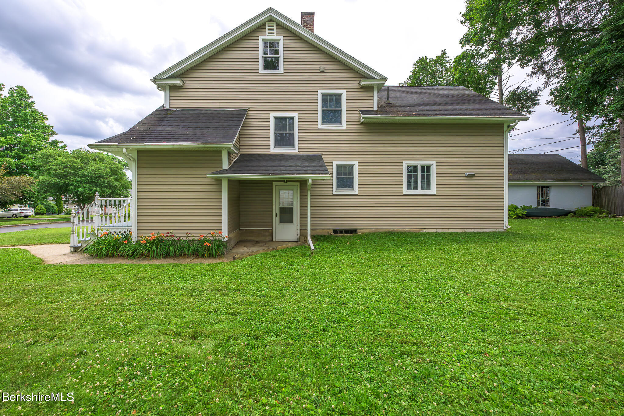 16 Revere Pkwy