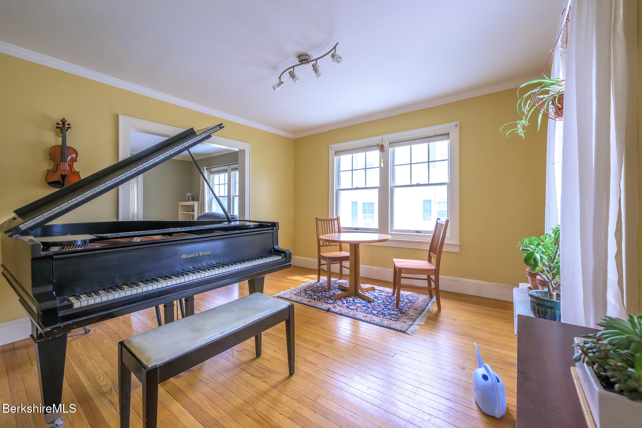16 Revere Pkwy