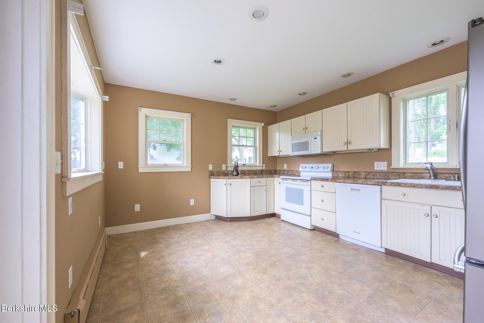 16 Revere Pkwy