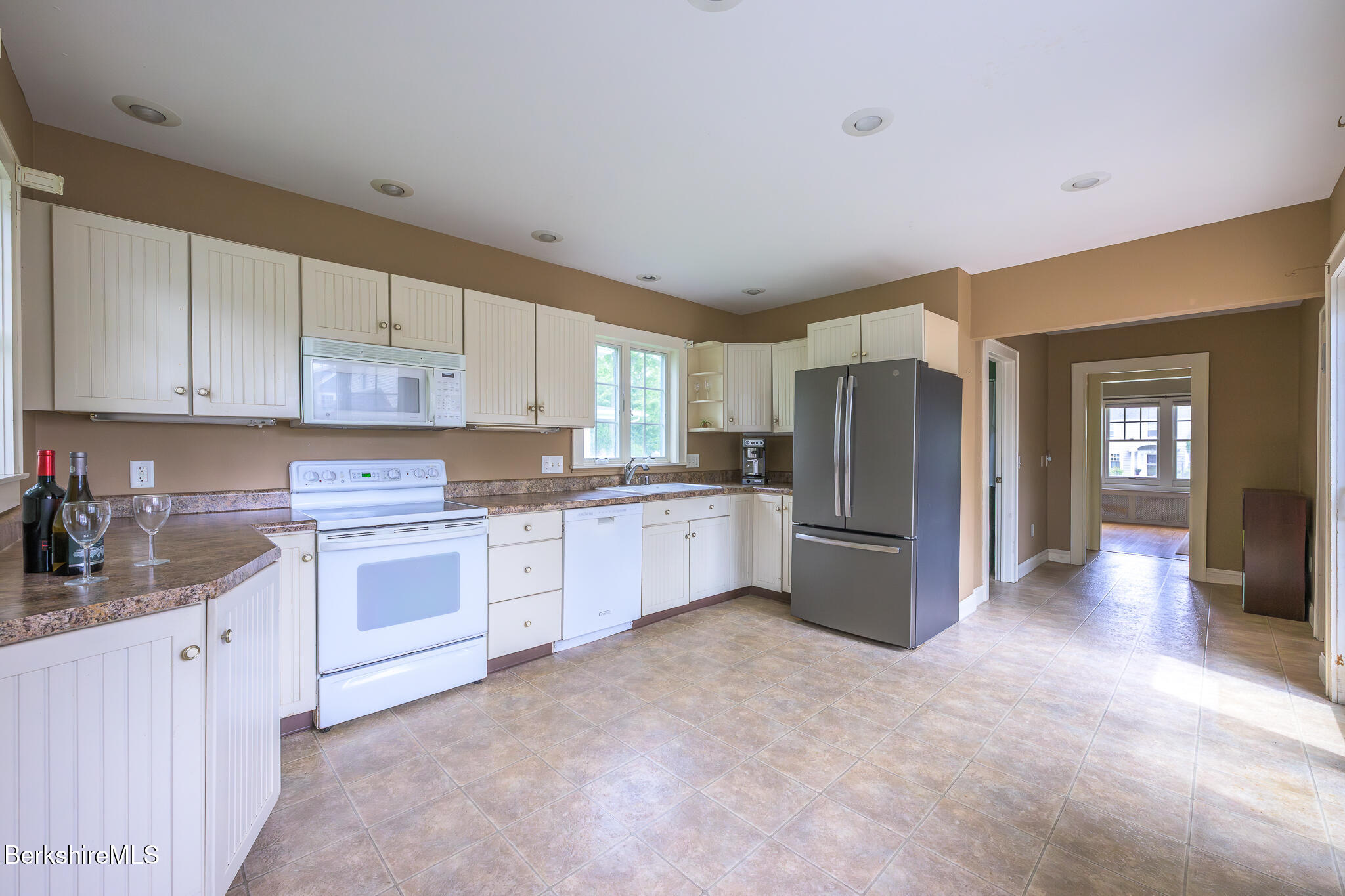 16 Revere Pkwy