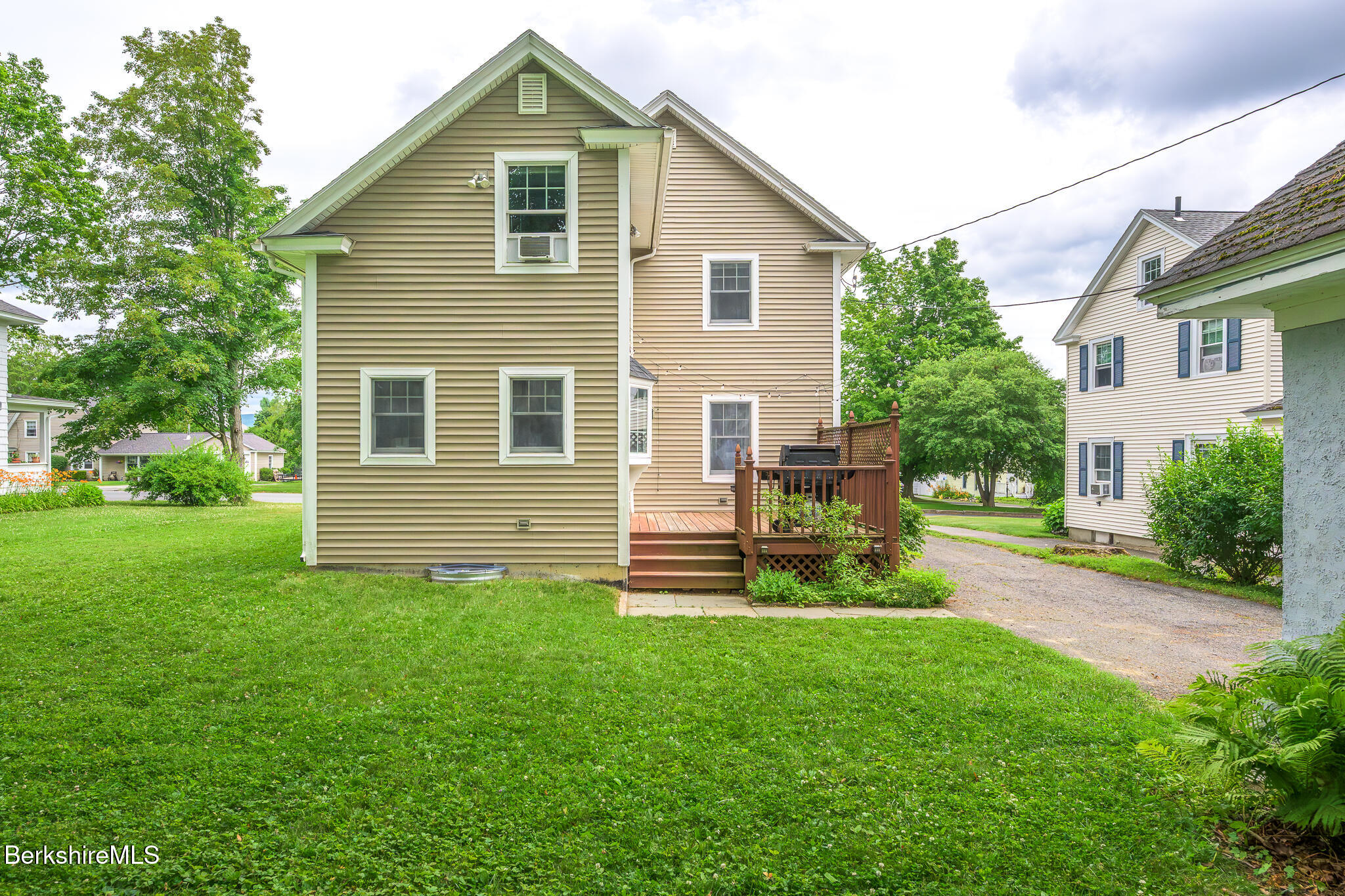 16 Revere Pkwy