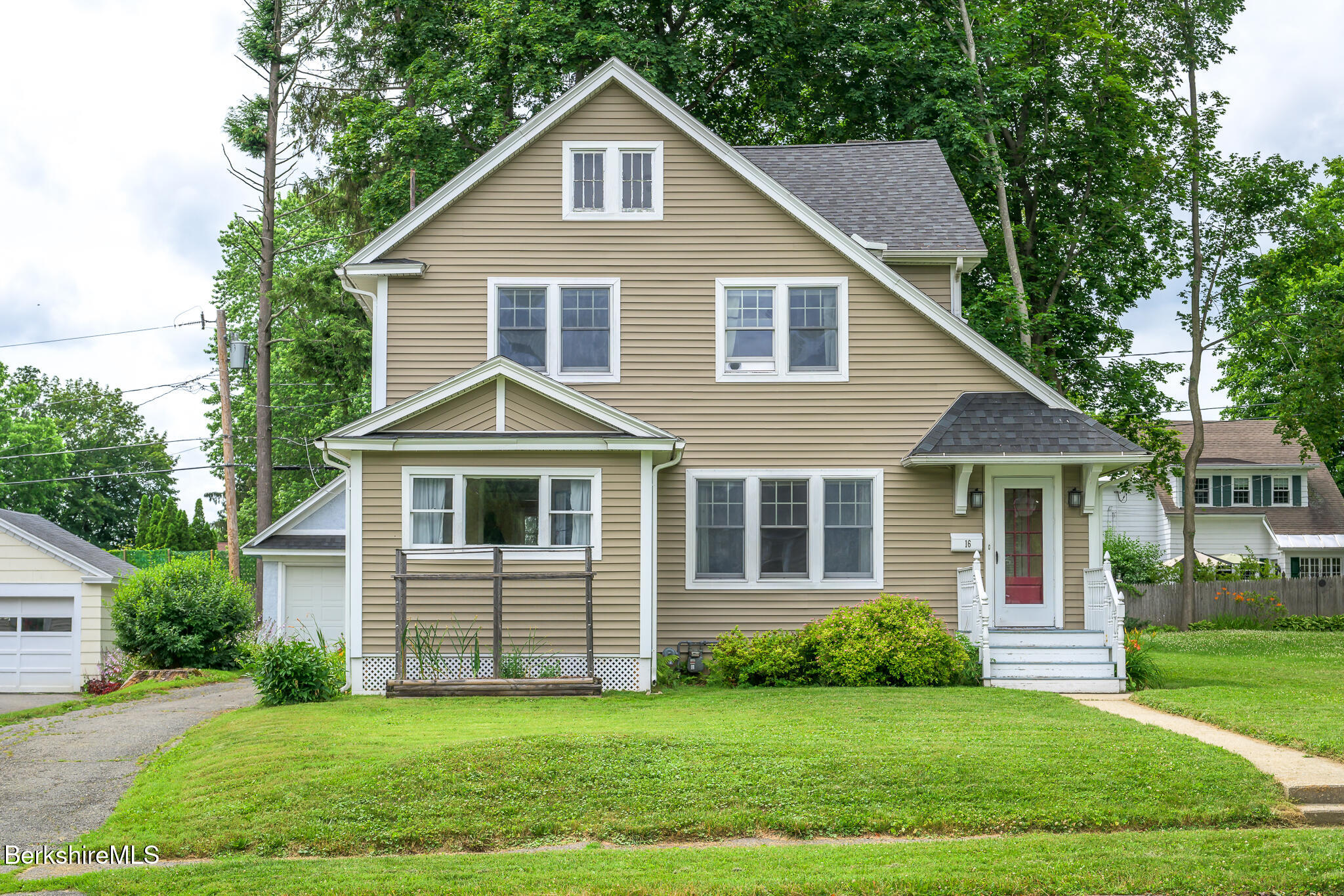 16 Revere Pkwy