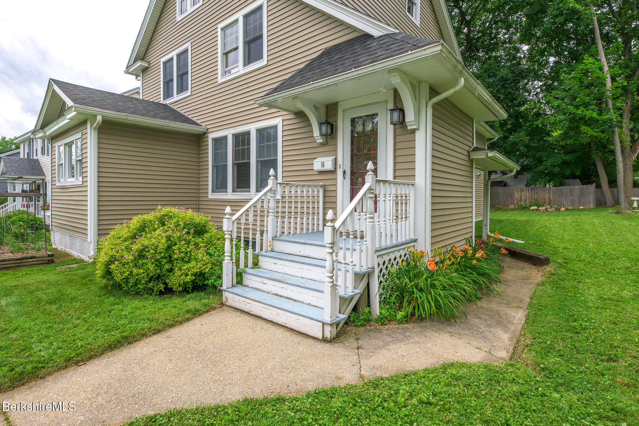 16 Revere Pkwy