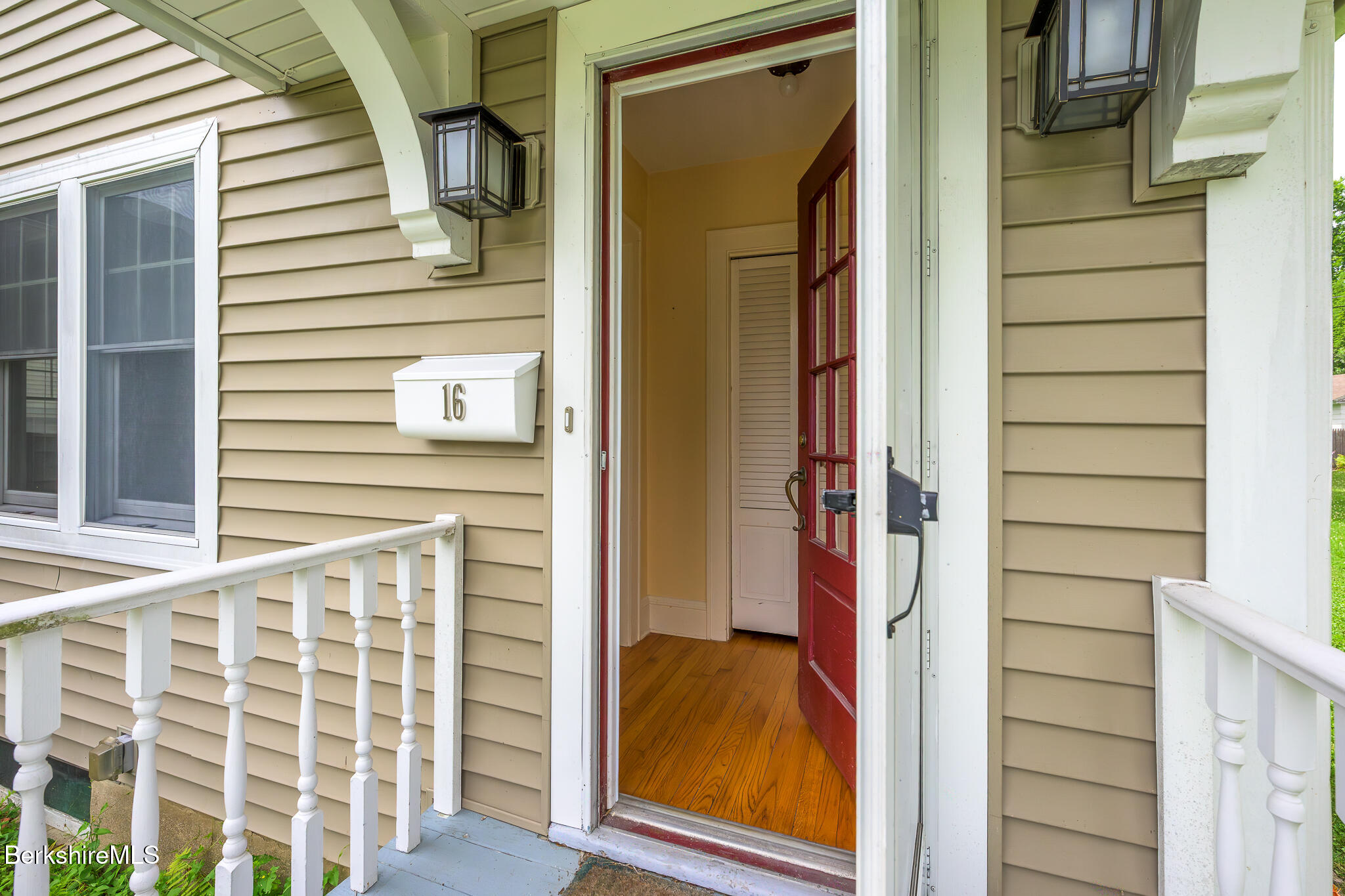 16 Revere Pkwy