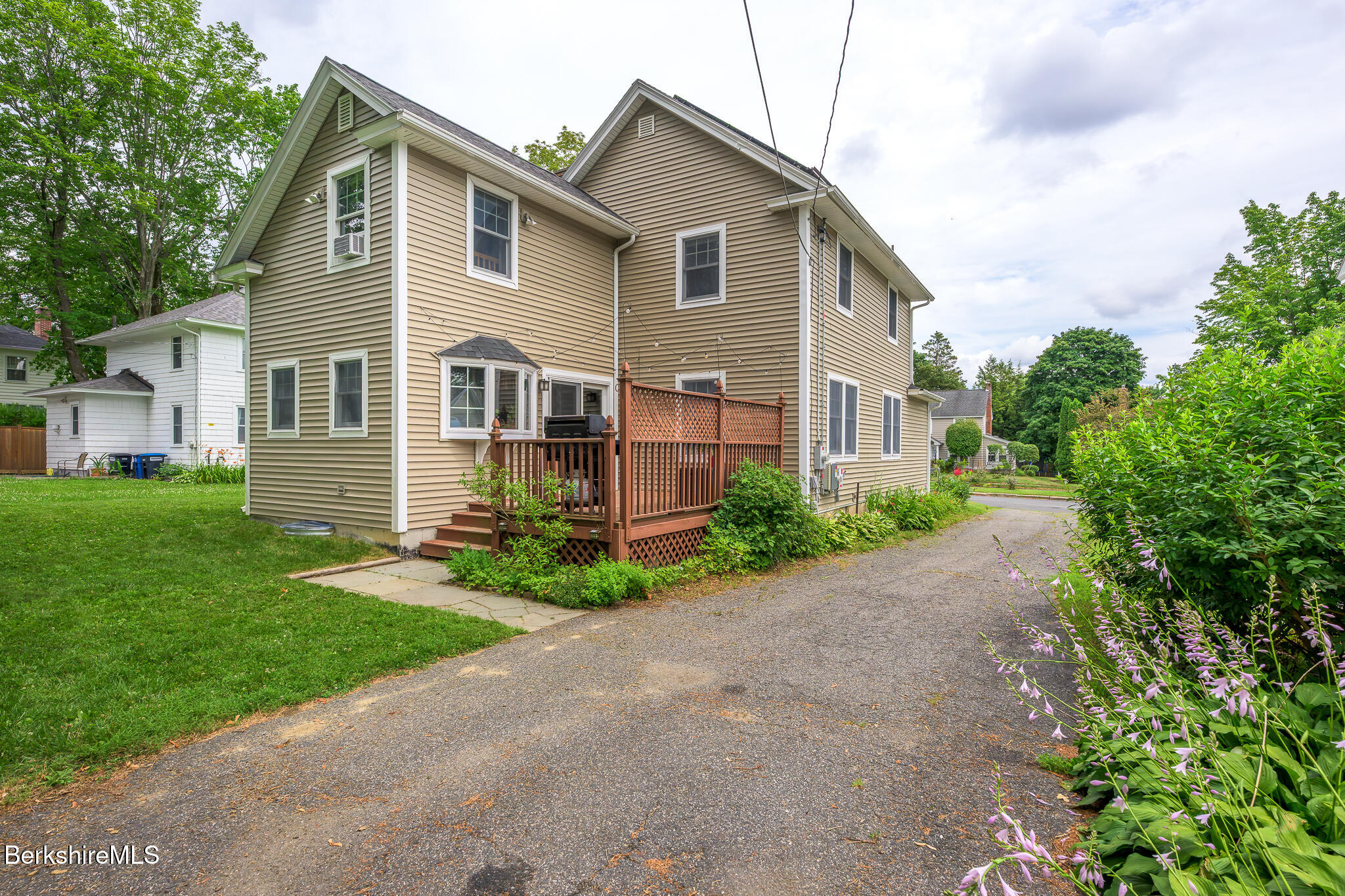 16 Revere Pkwy
