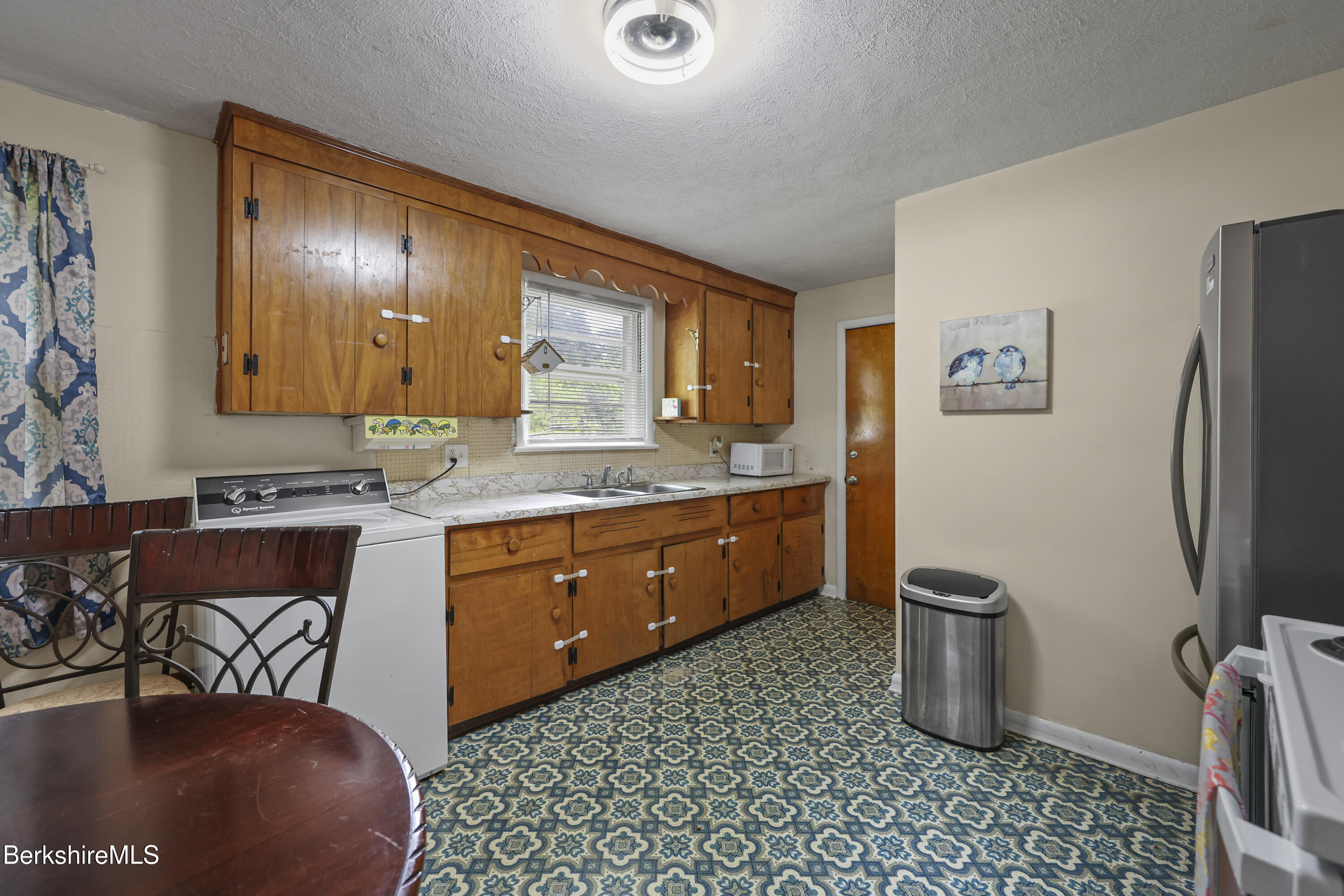 72 Meadowview Dr