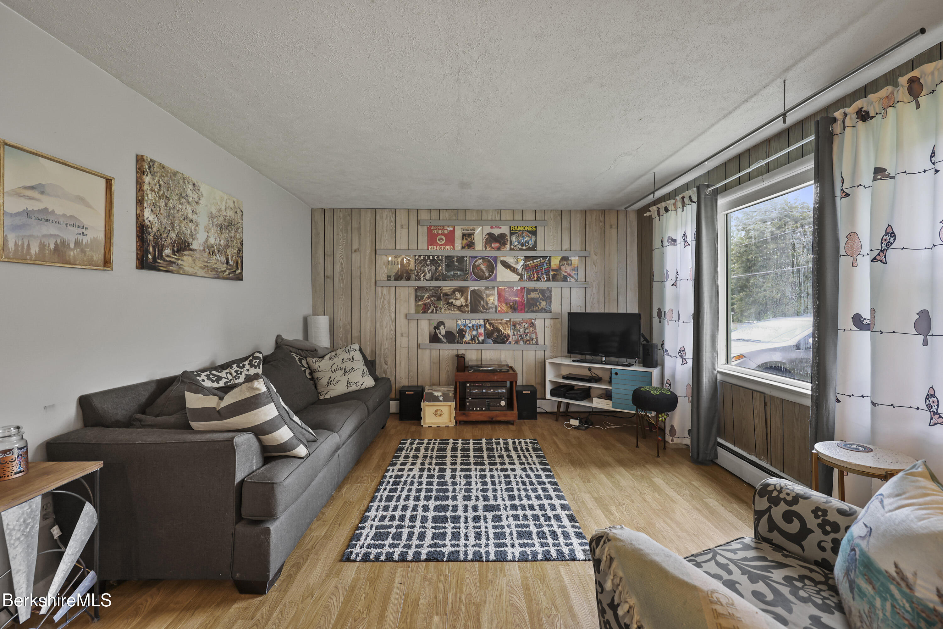 72 Meadowview Dr