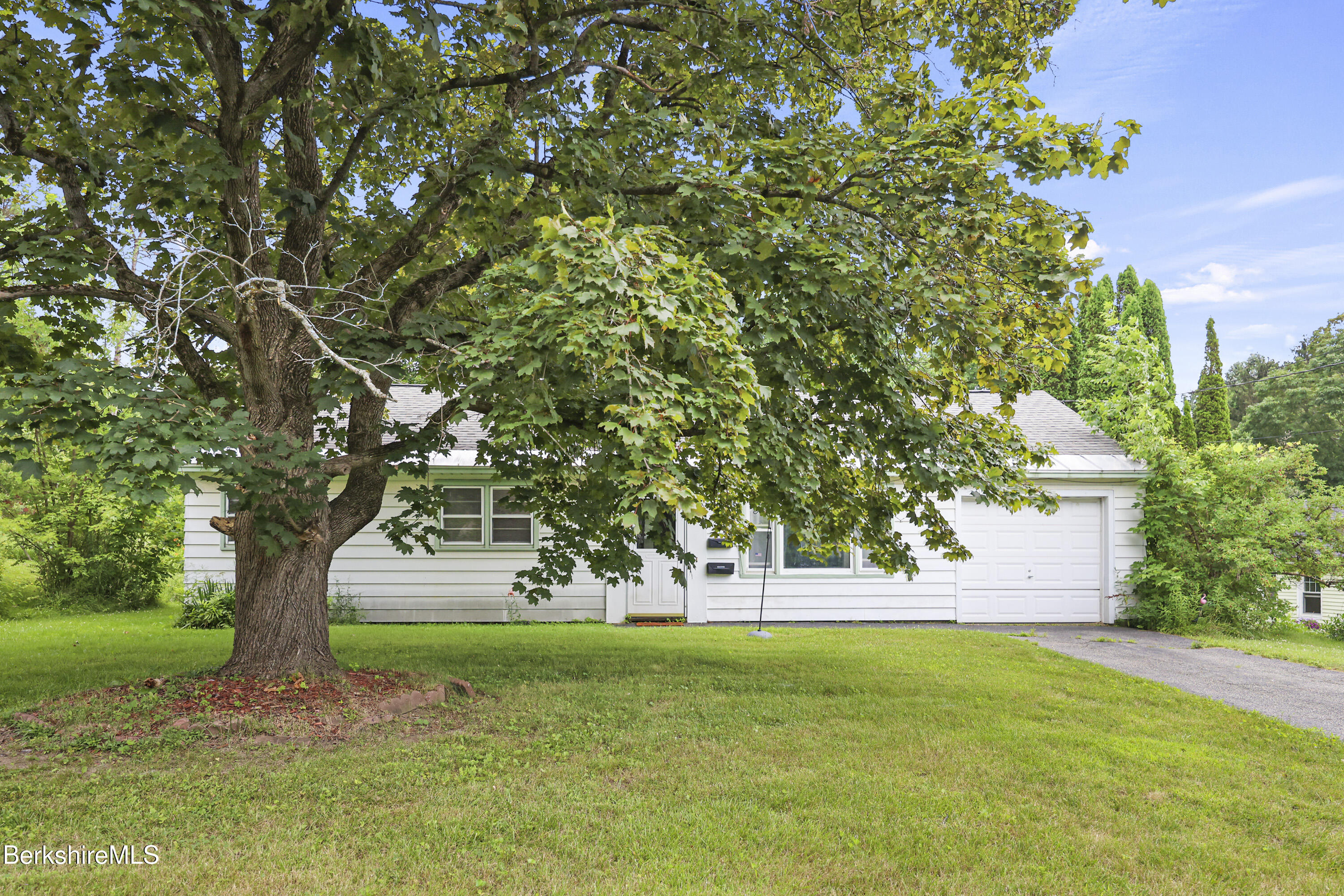 72 Meadowview Dr