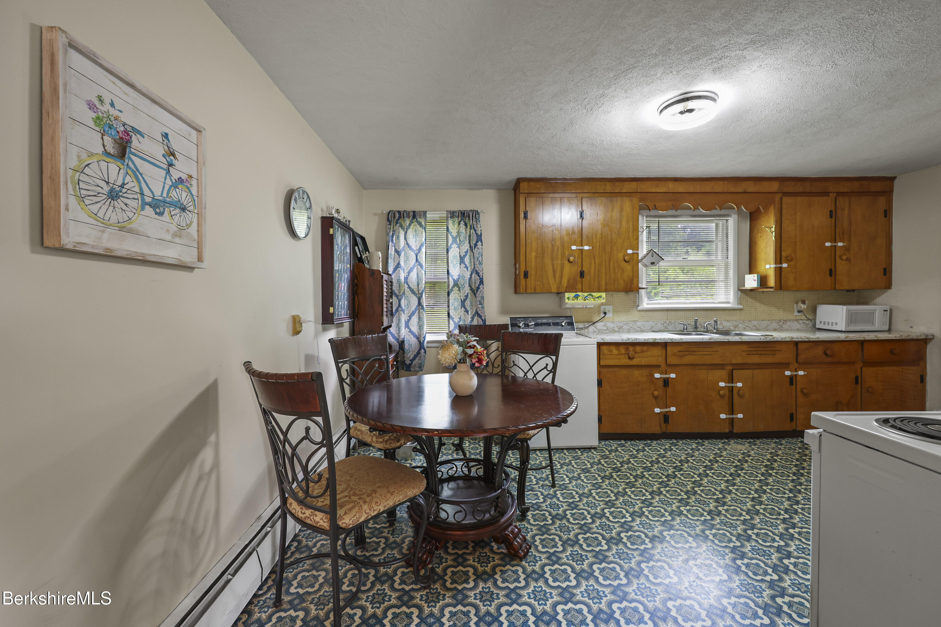 72 Meadowview Dr