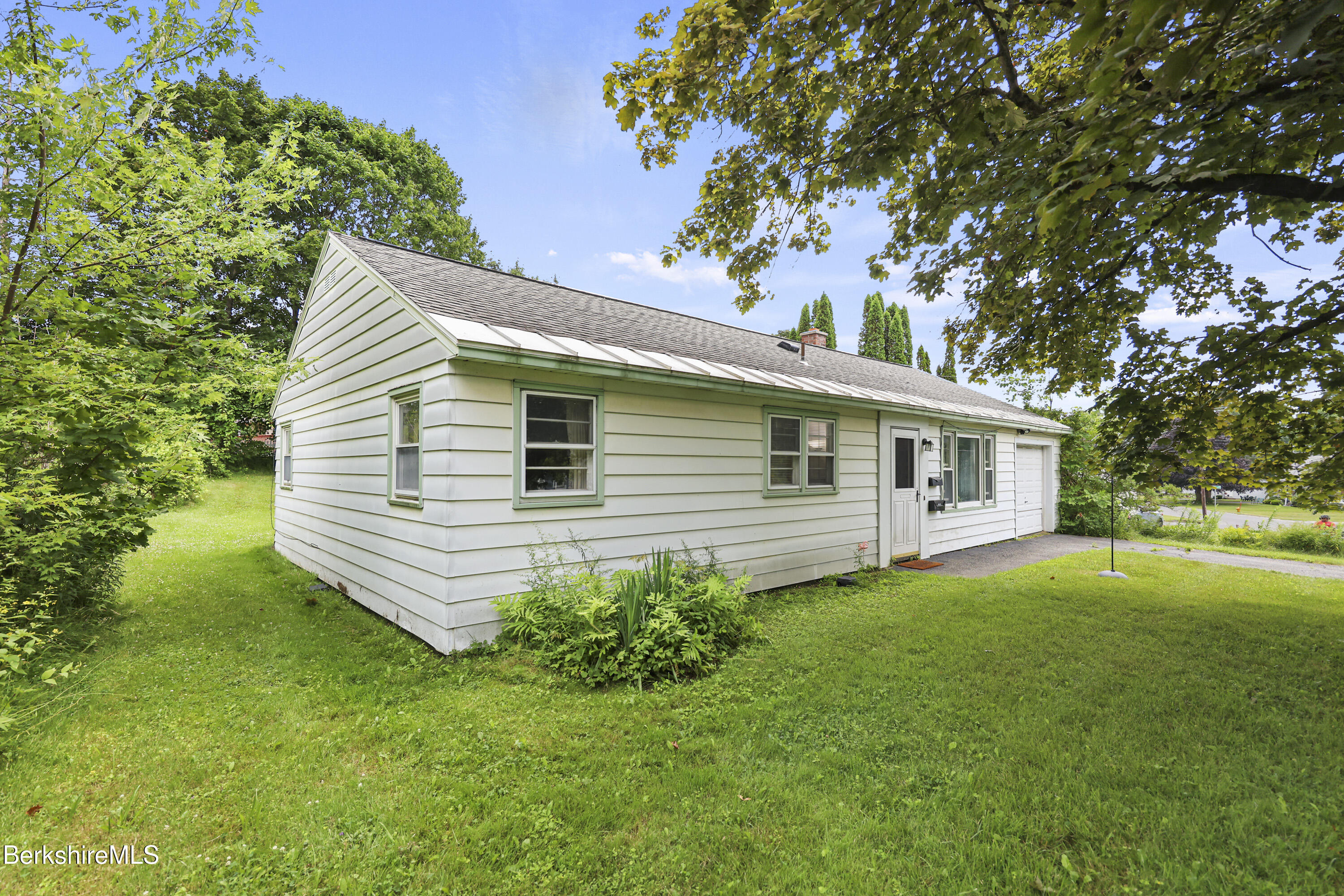 72 Meadowview Dr