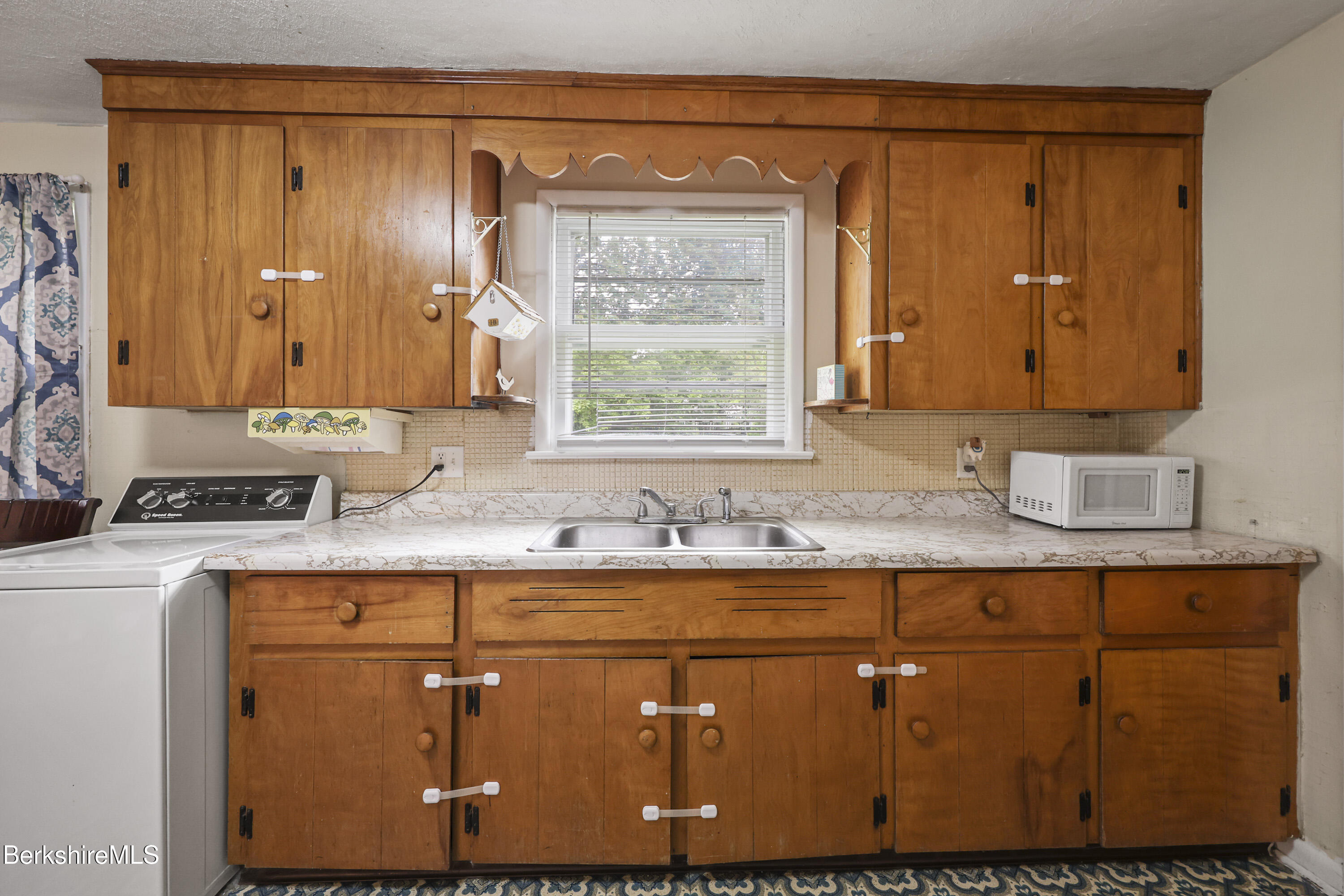 72 Meadowview Dr