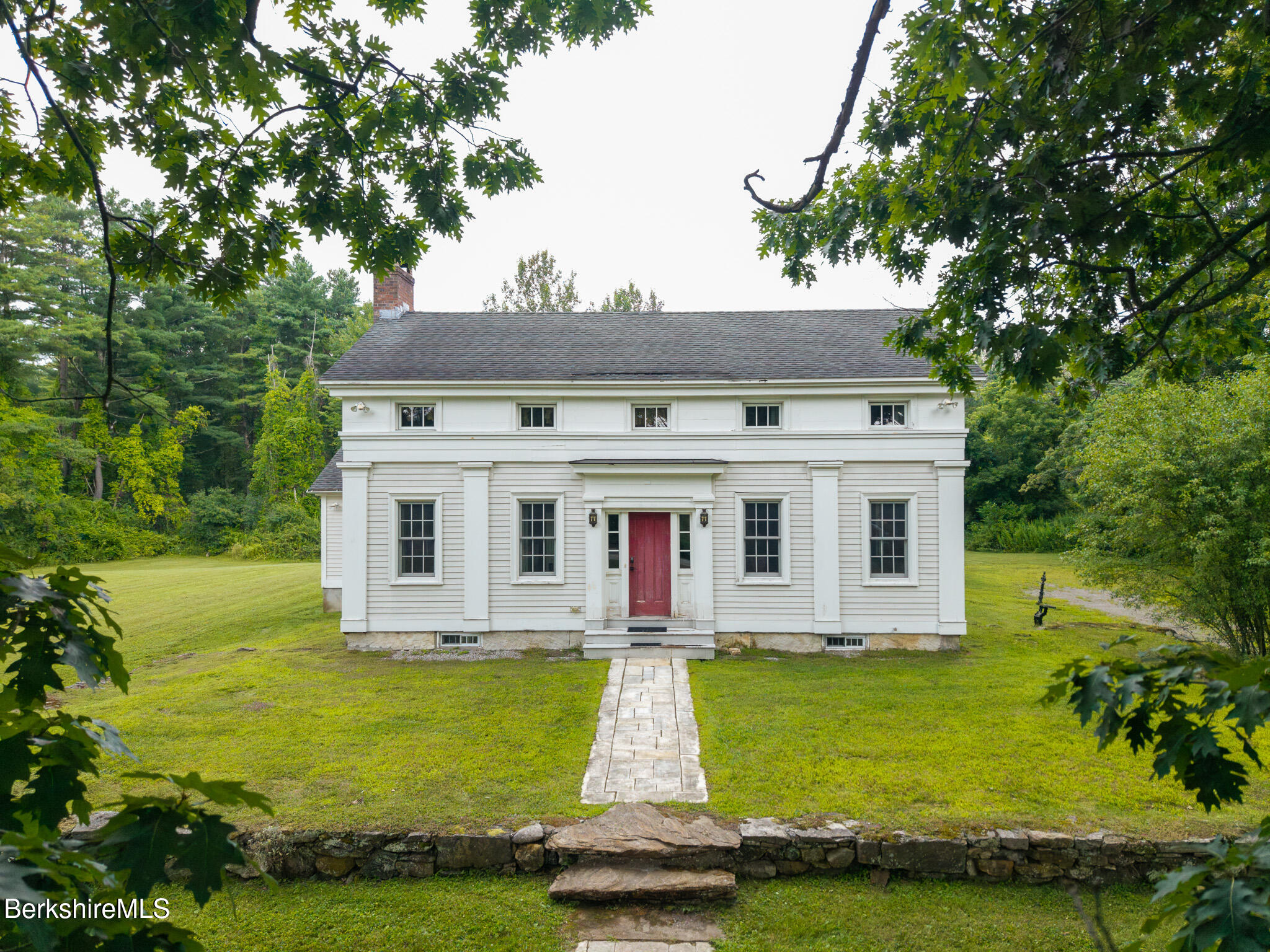 560 Stockbridge Rd