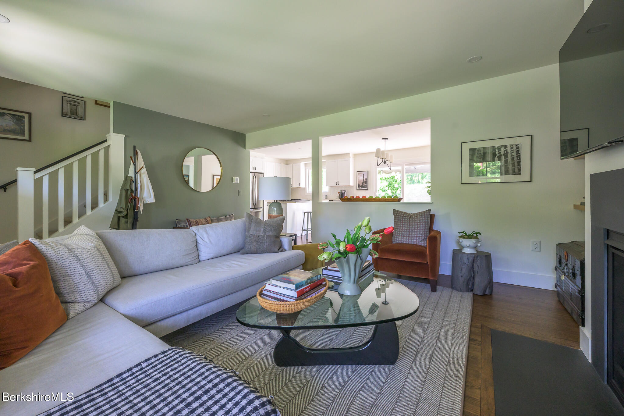33 Brunell Ave