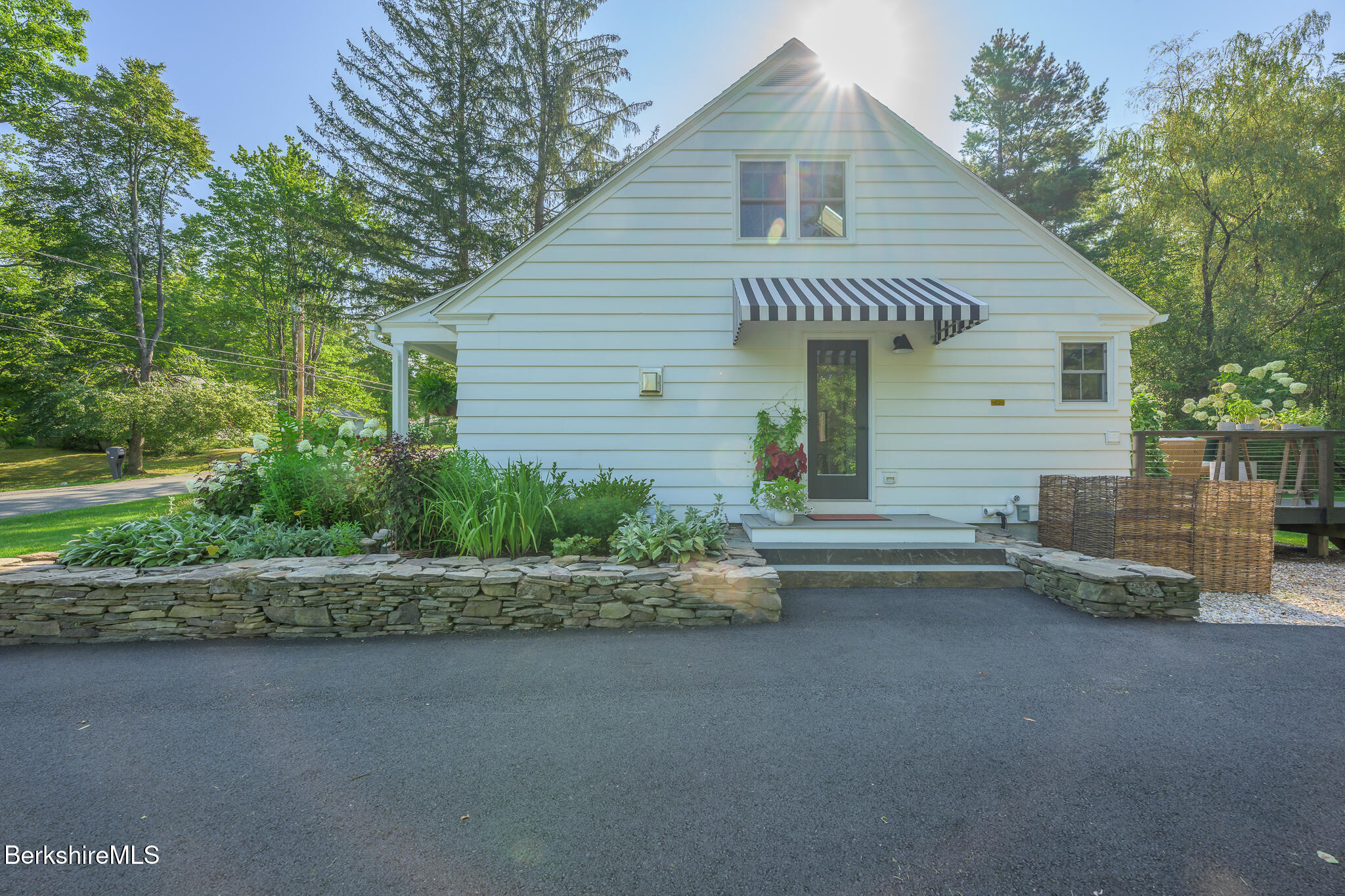 33 Brunell Ave