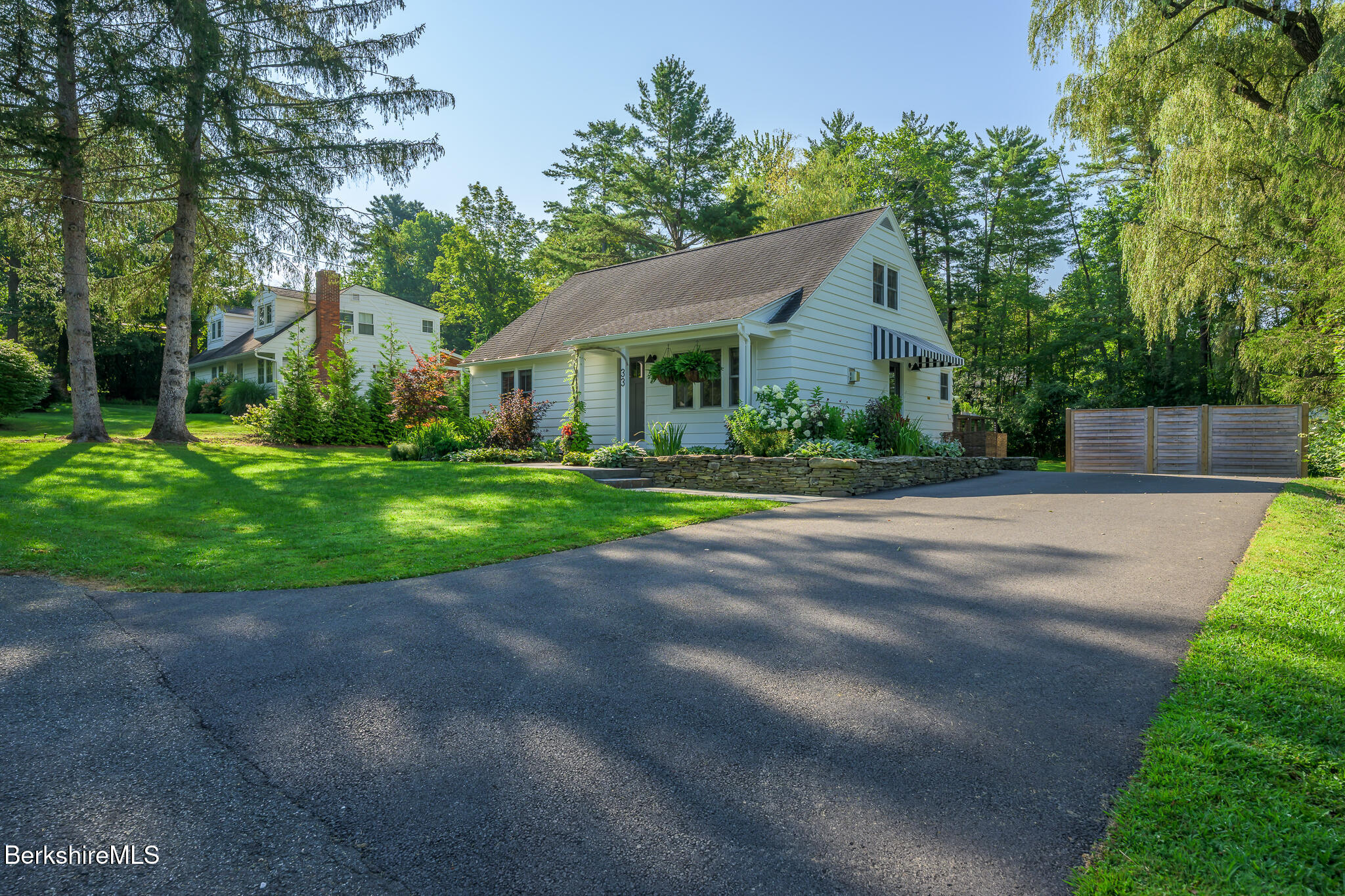 33 Brunell Ave