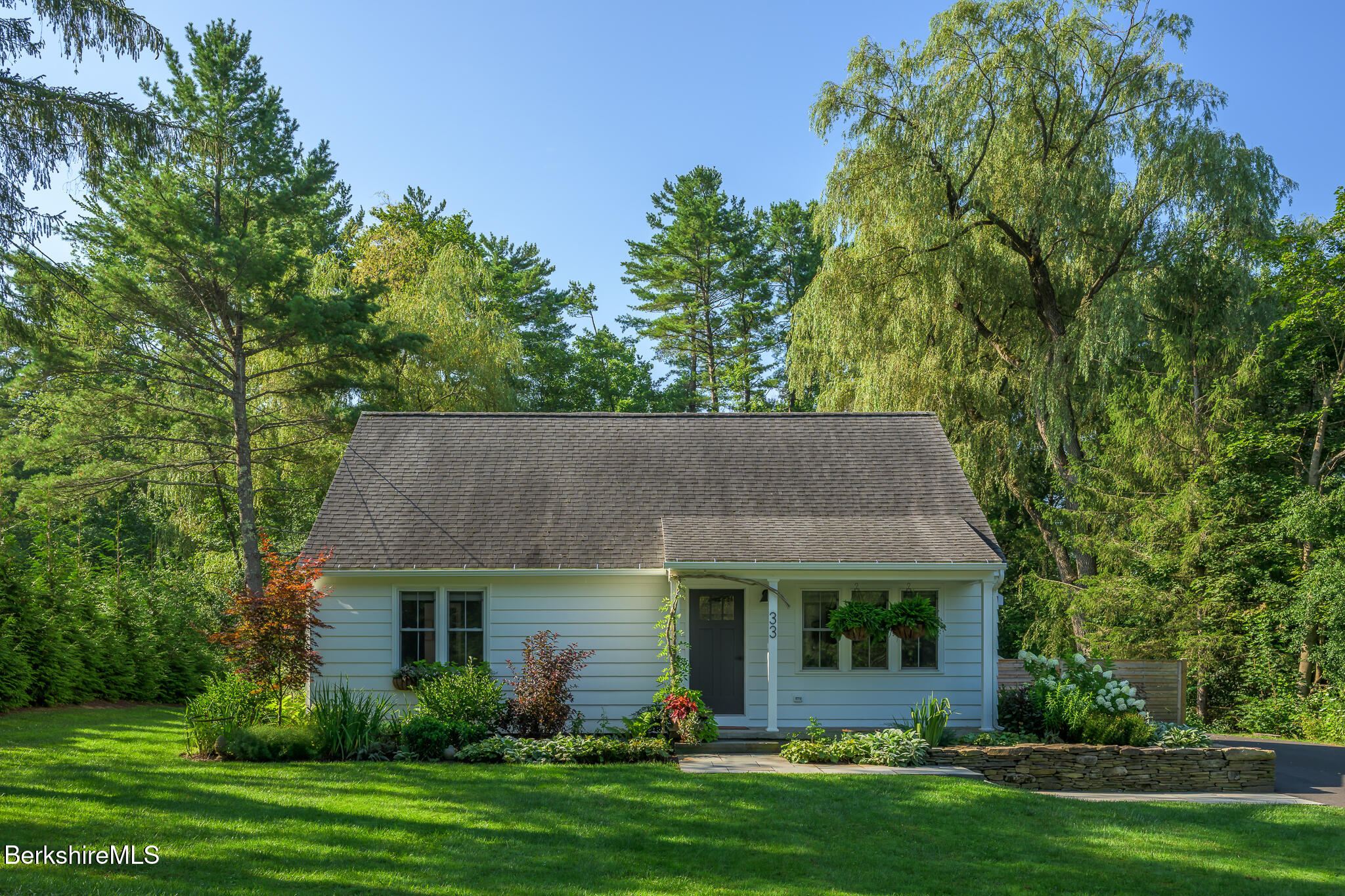 33 Brunell Ave