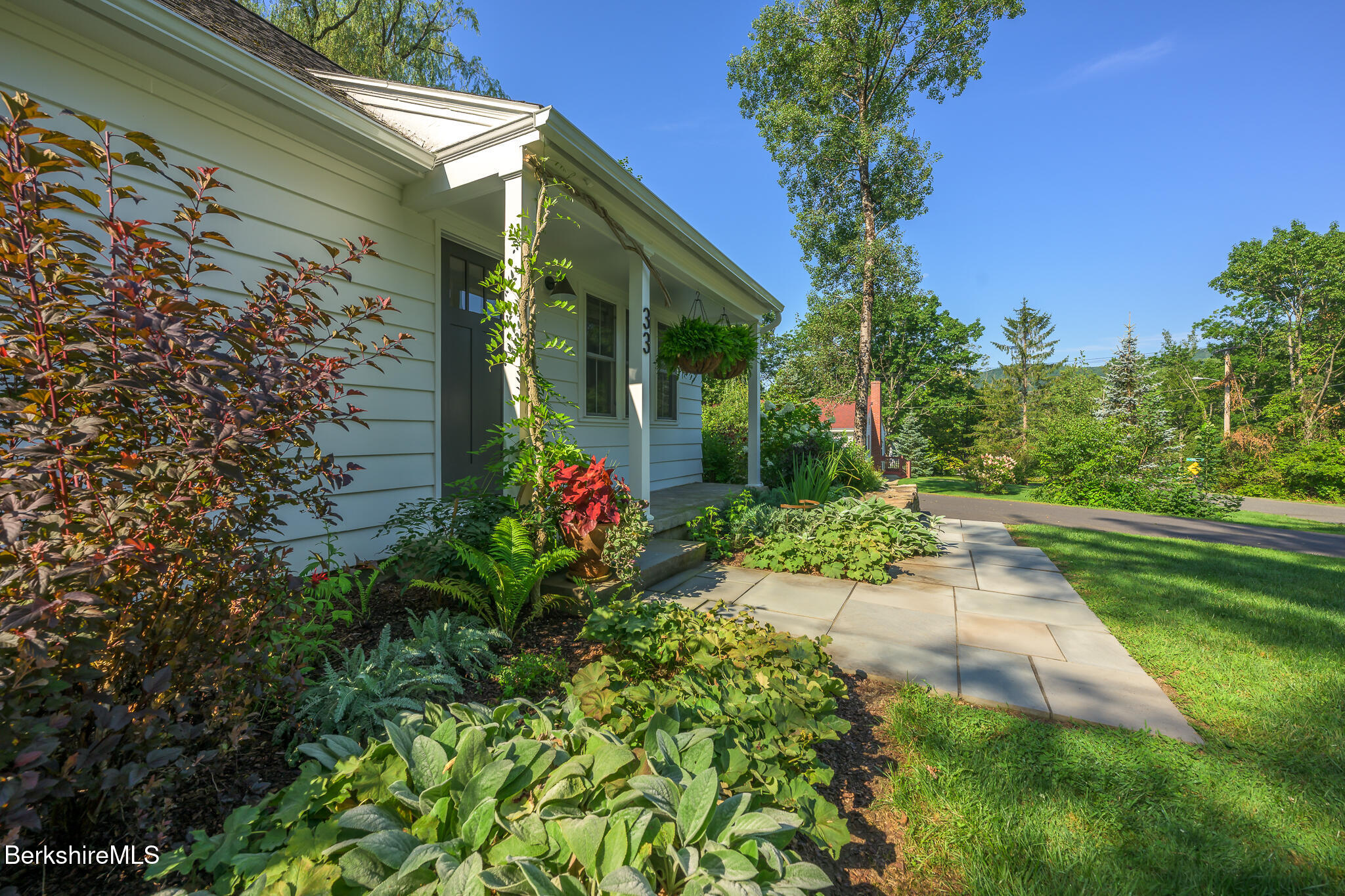 33 Brunell Ave