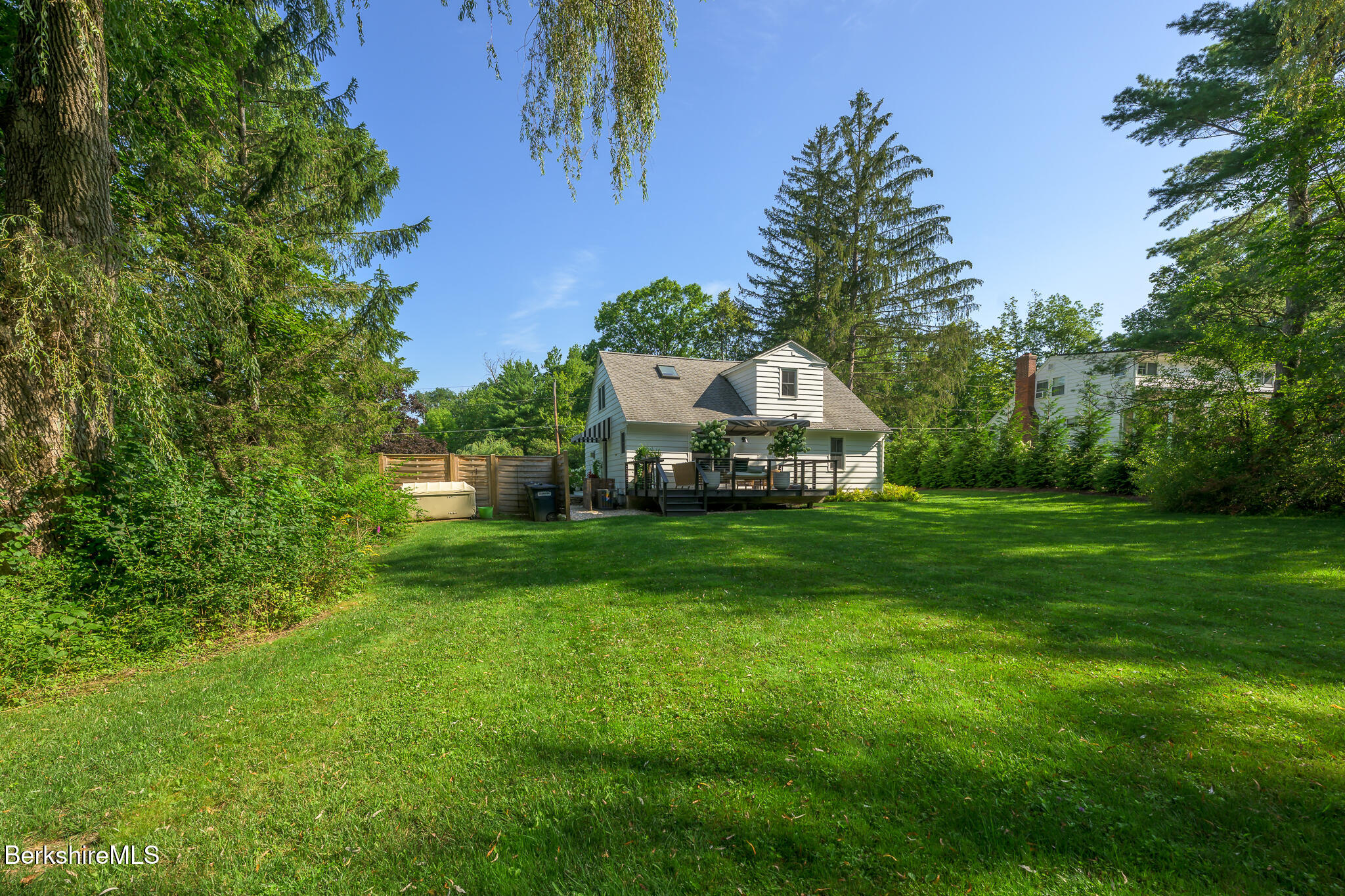 33 Brunell Ave