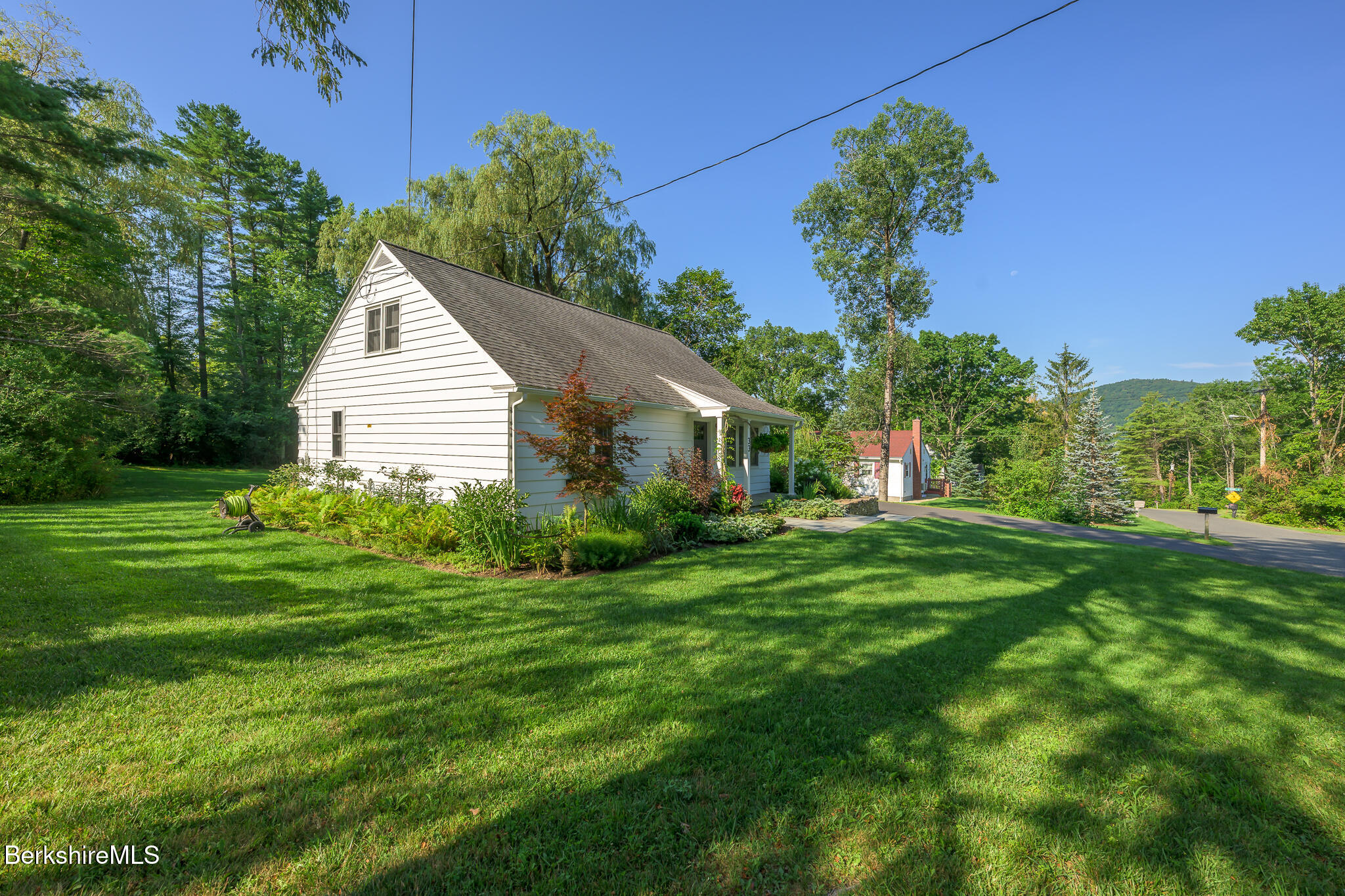 33 Brunell Ave