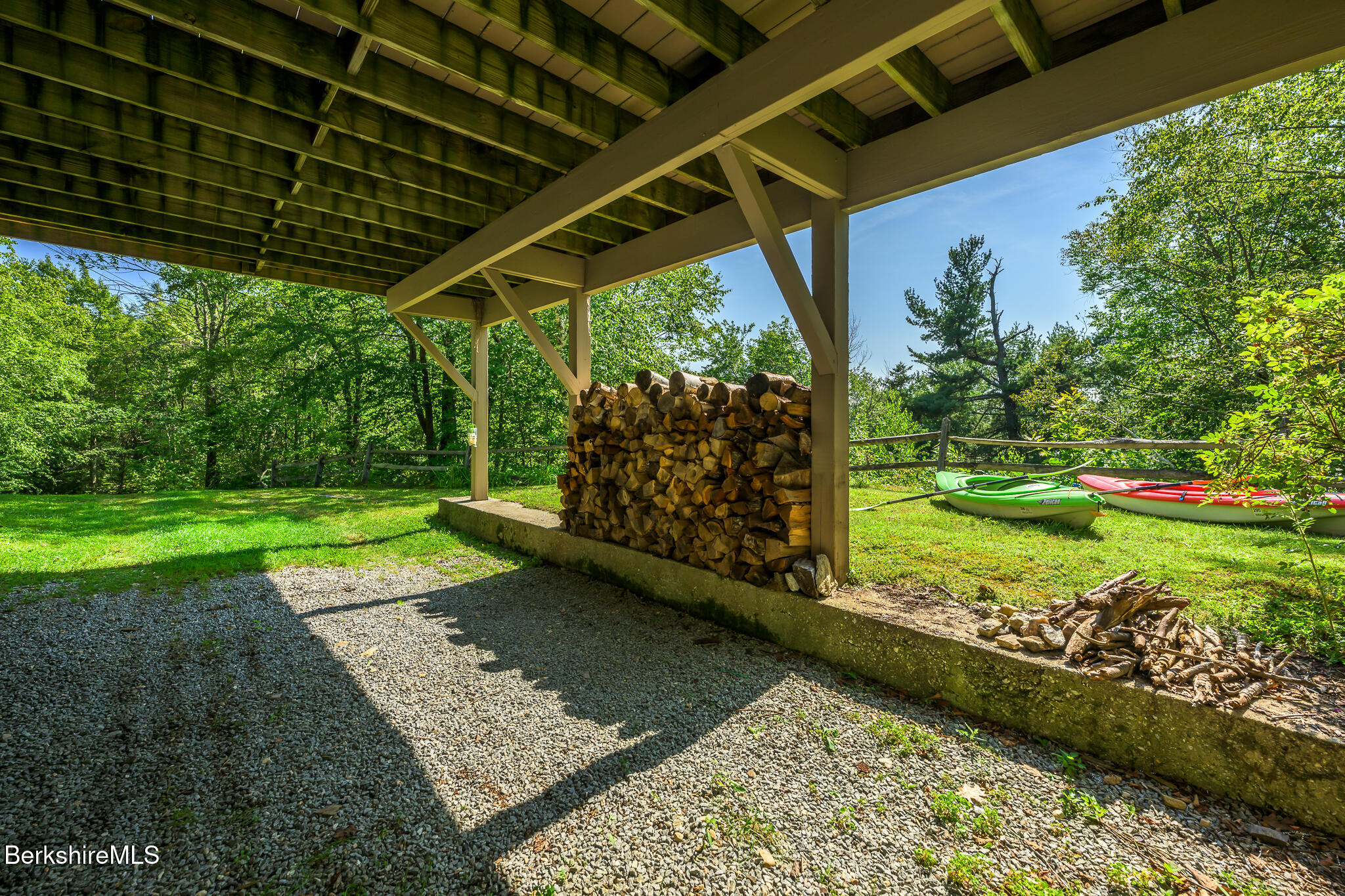 138 Seneca Dr