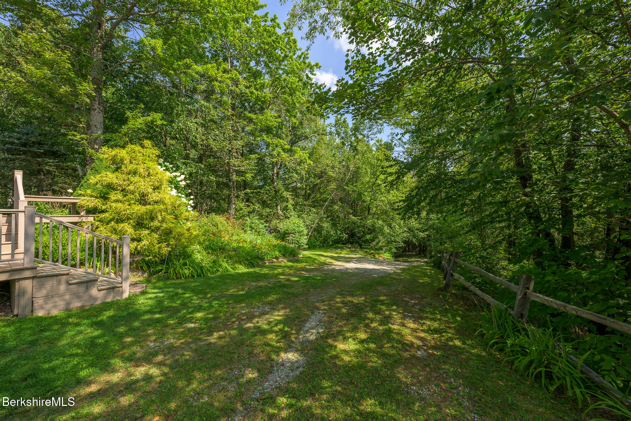 138 Seneca Dr