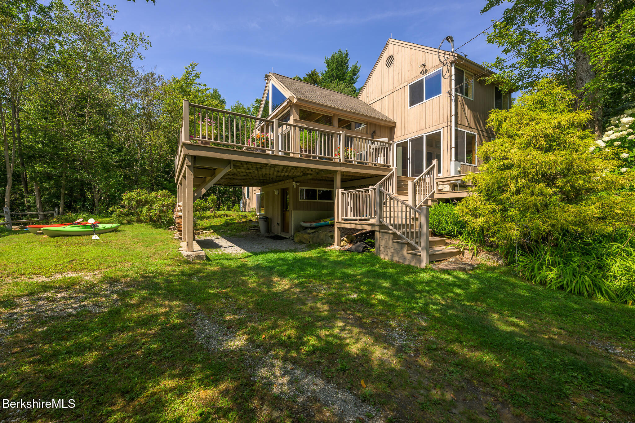 138 Seneca Dr