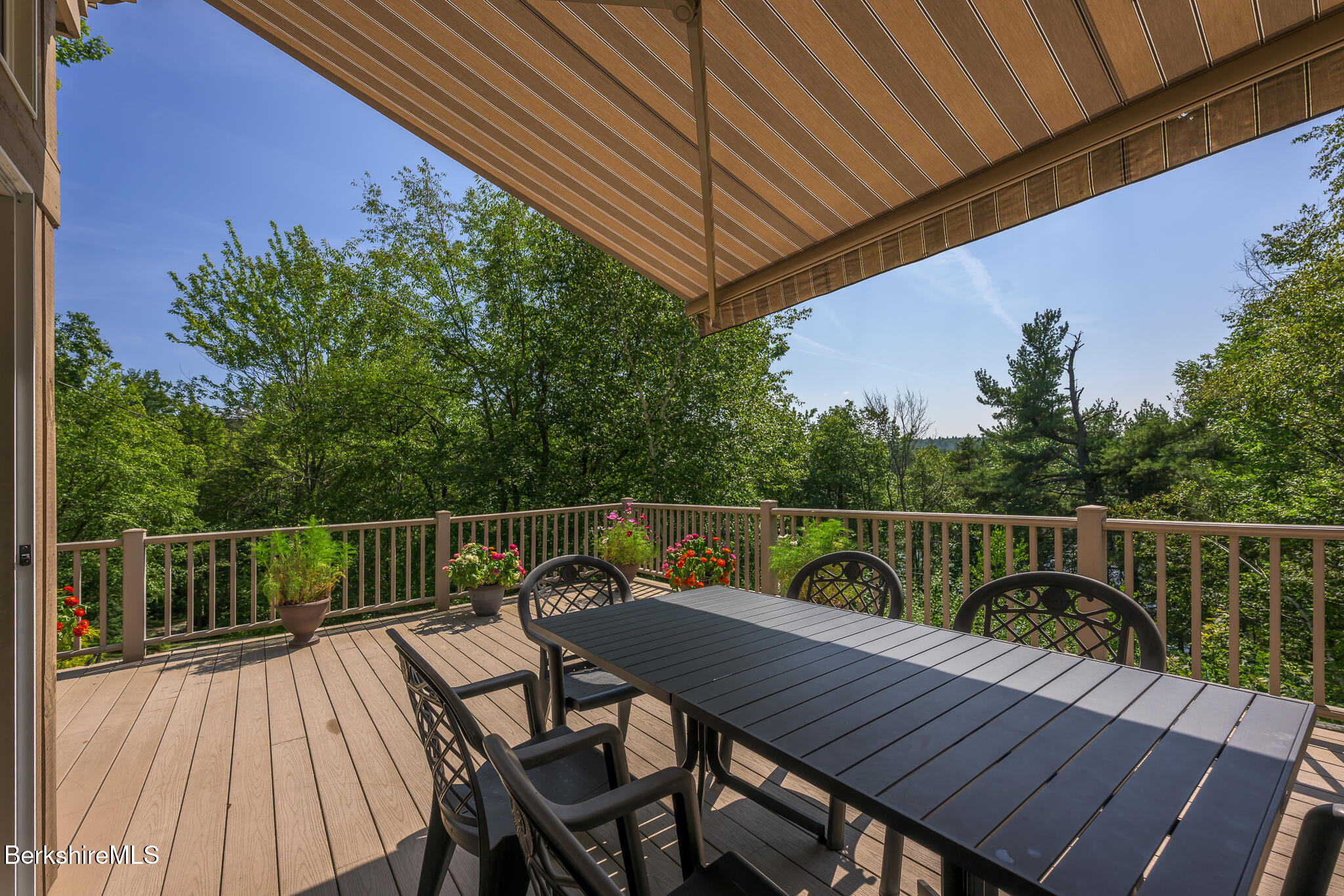 138 Seneca Dr