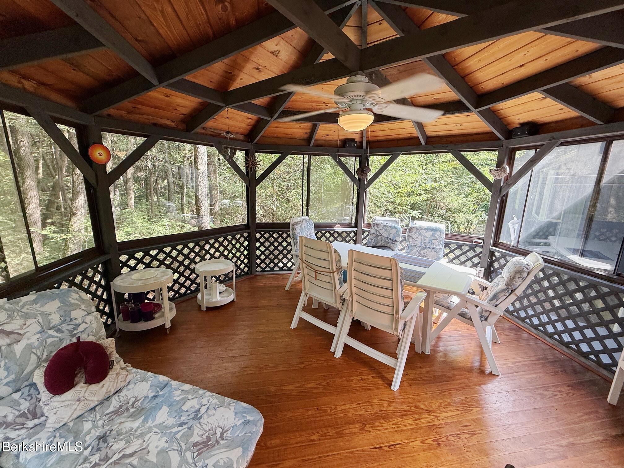 58 Evergreen Rd