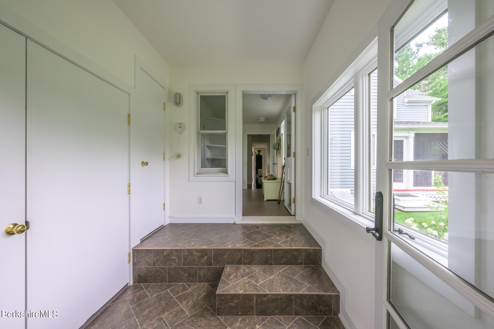 176 Center Rd