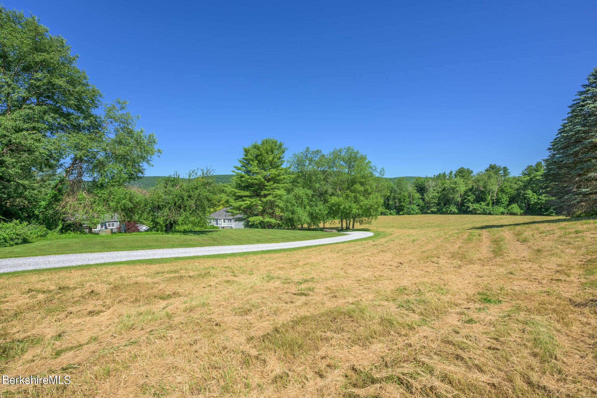 176 Center Rd