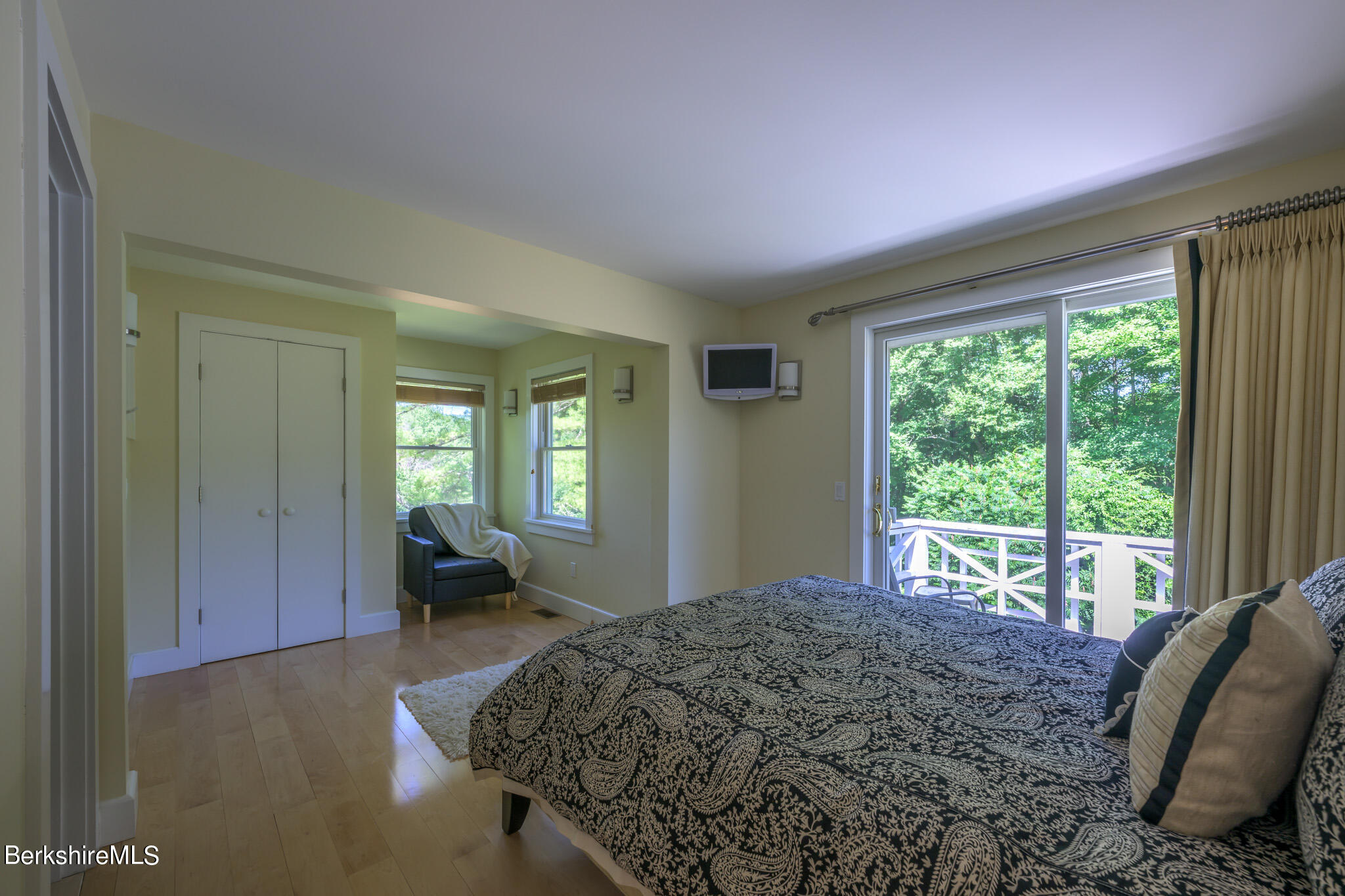 176 Center Rd
