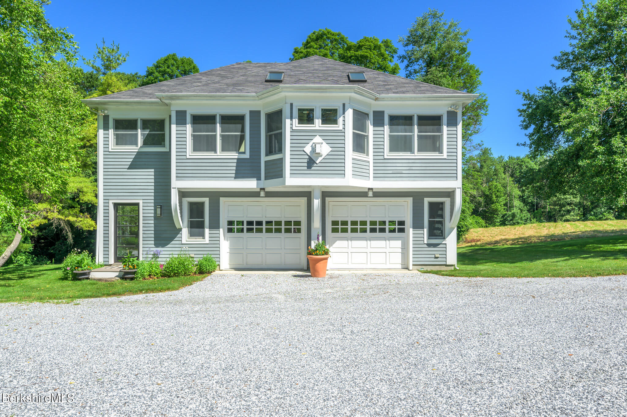 176 Center Rd