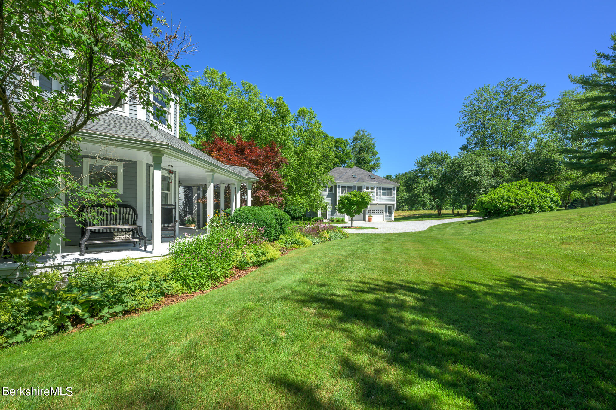 176 Center Rd