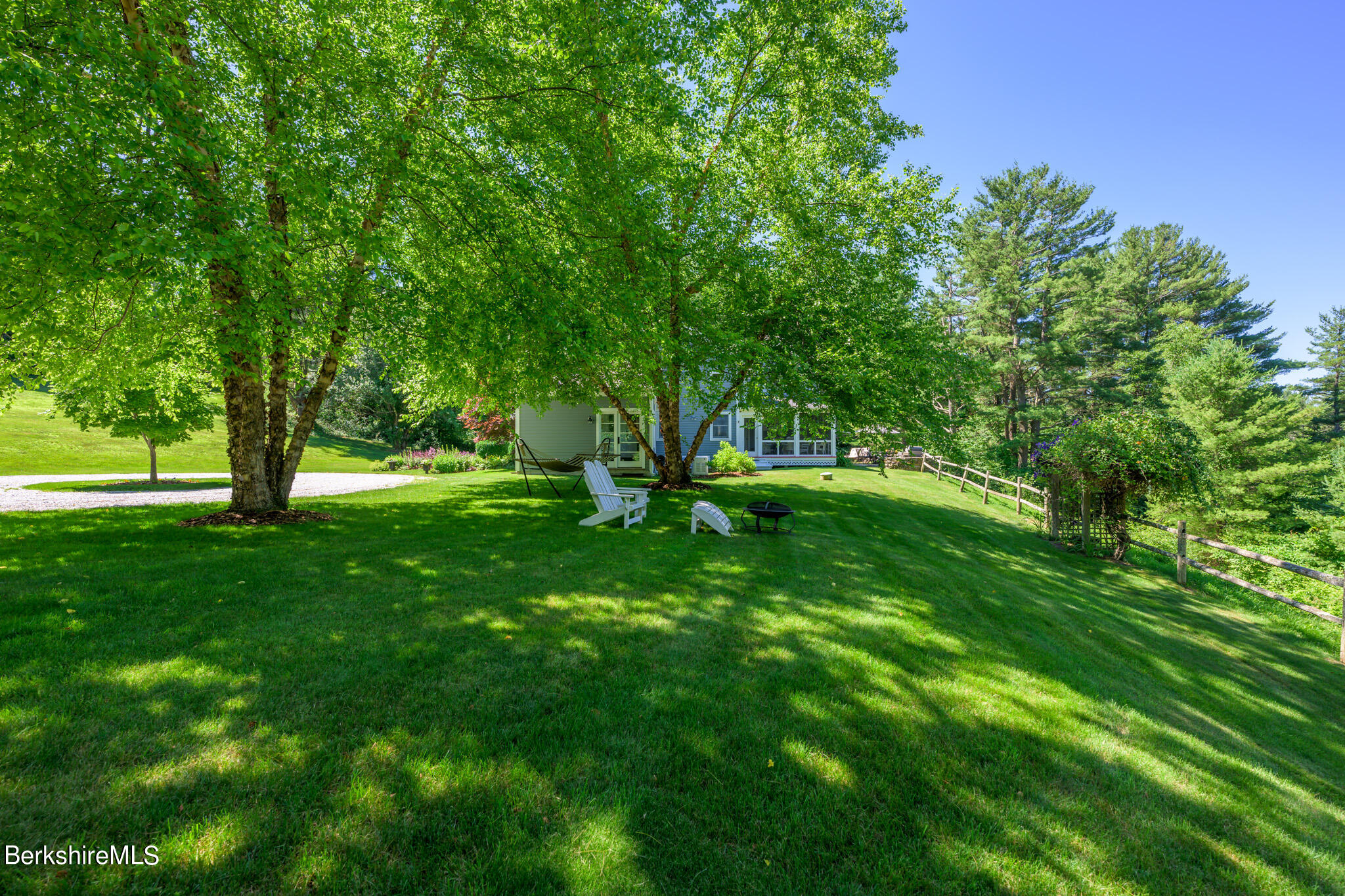 176 Center Rd