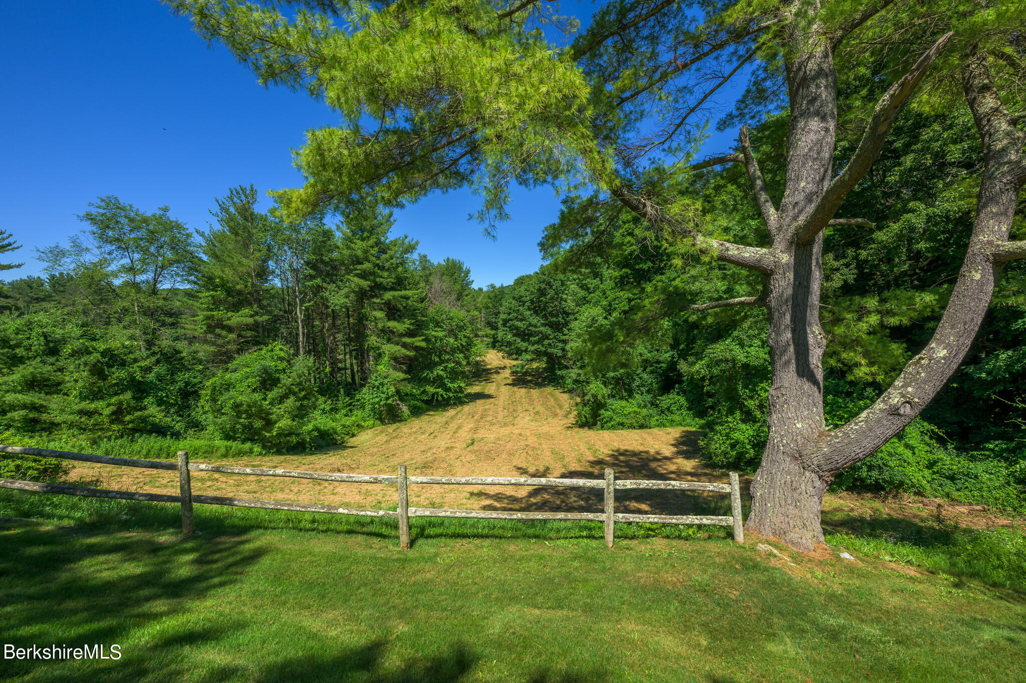 176 Center Rd