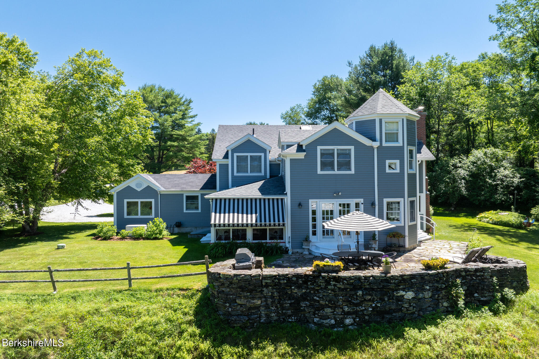 176 Center Rd