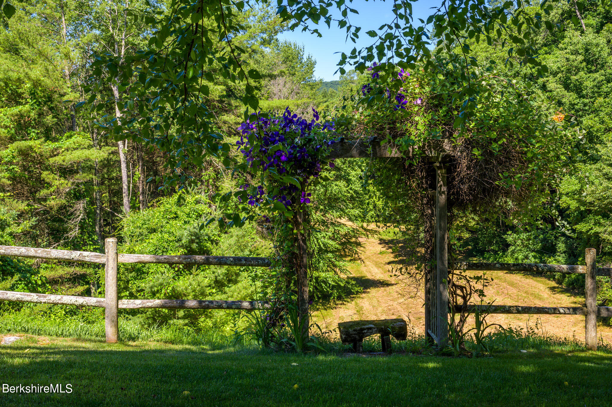 176 Center Rd