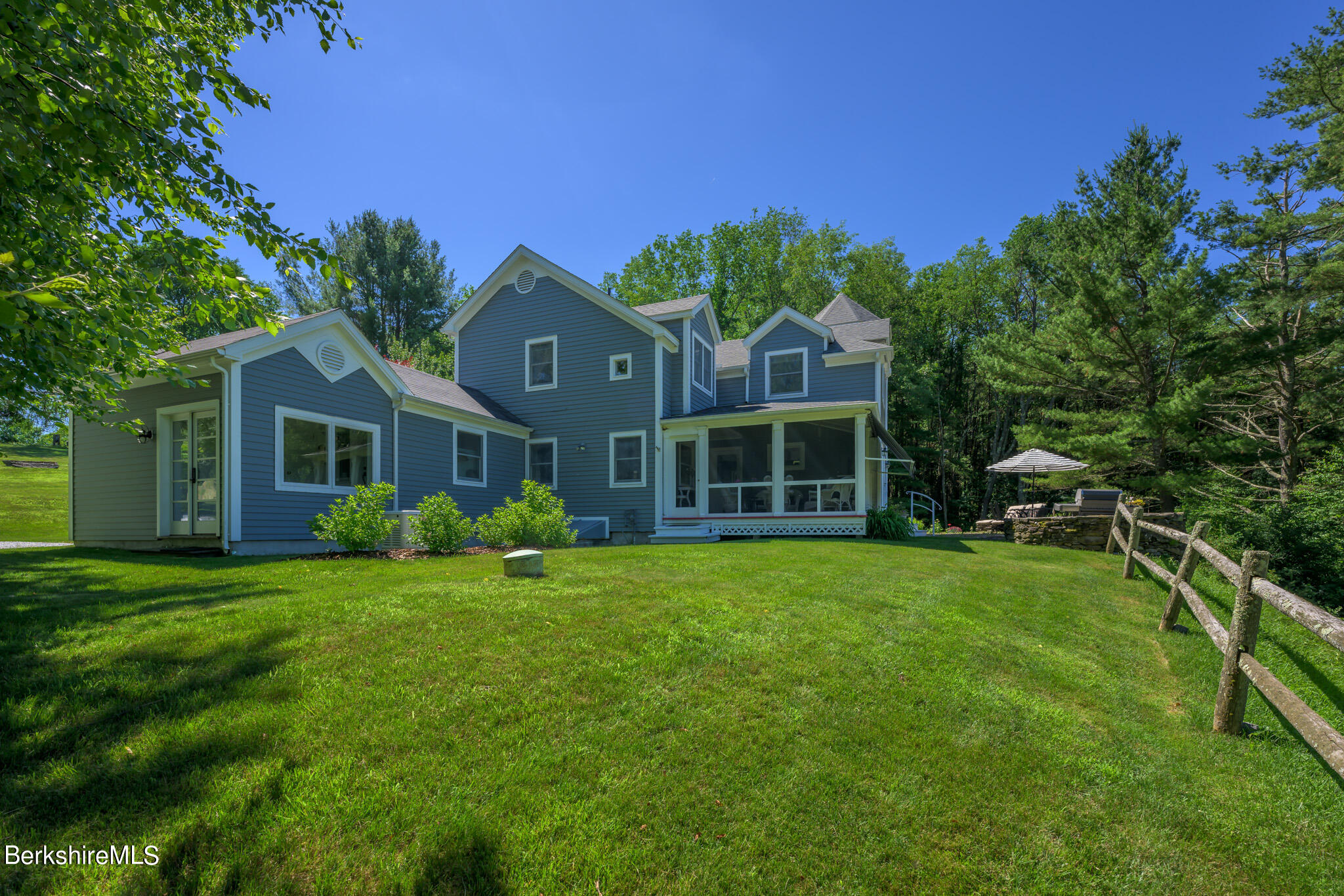 176 Center Rd