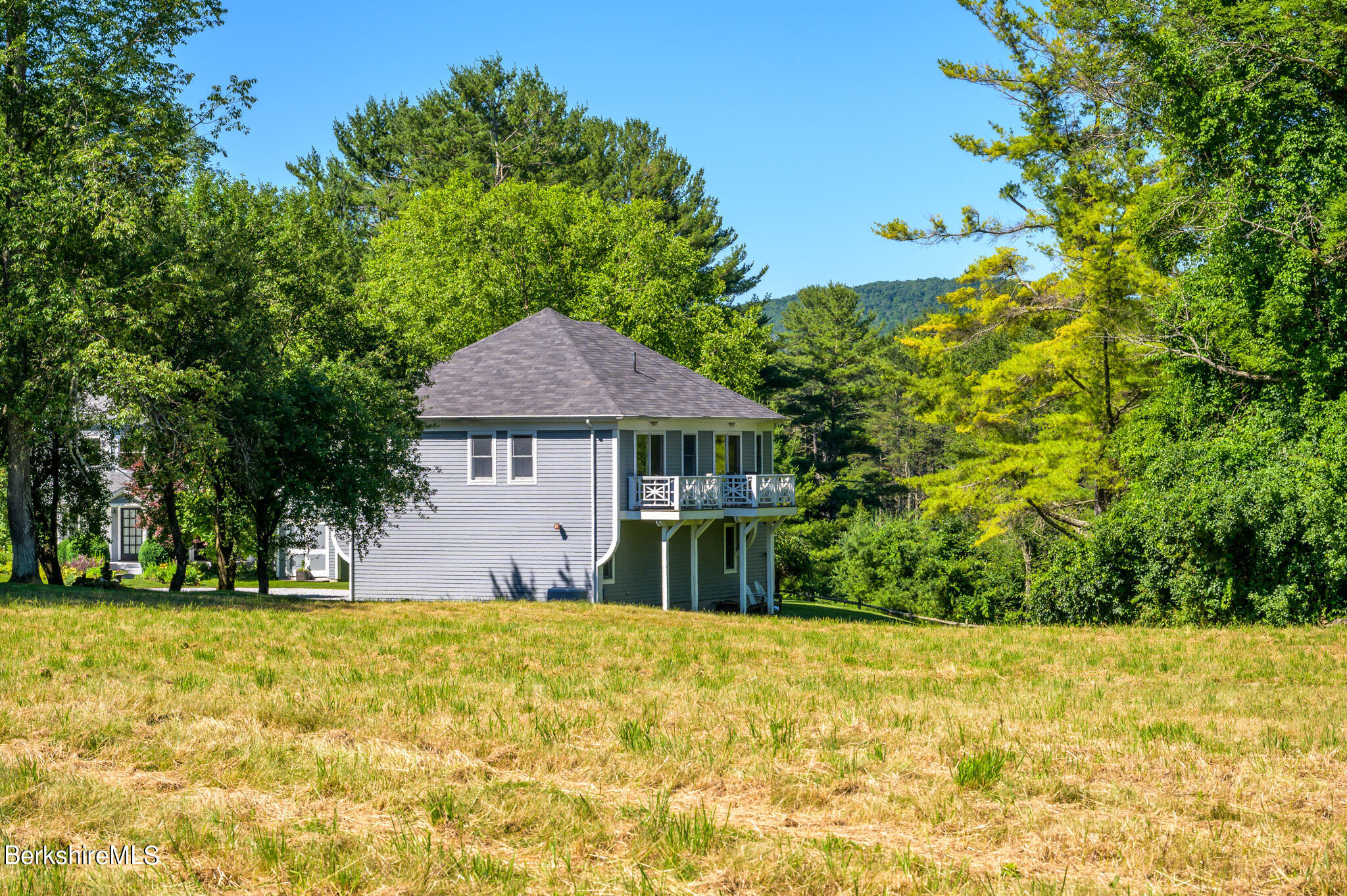 176 Center Rd