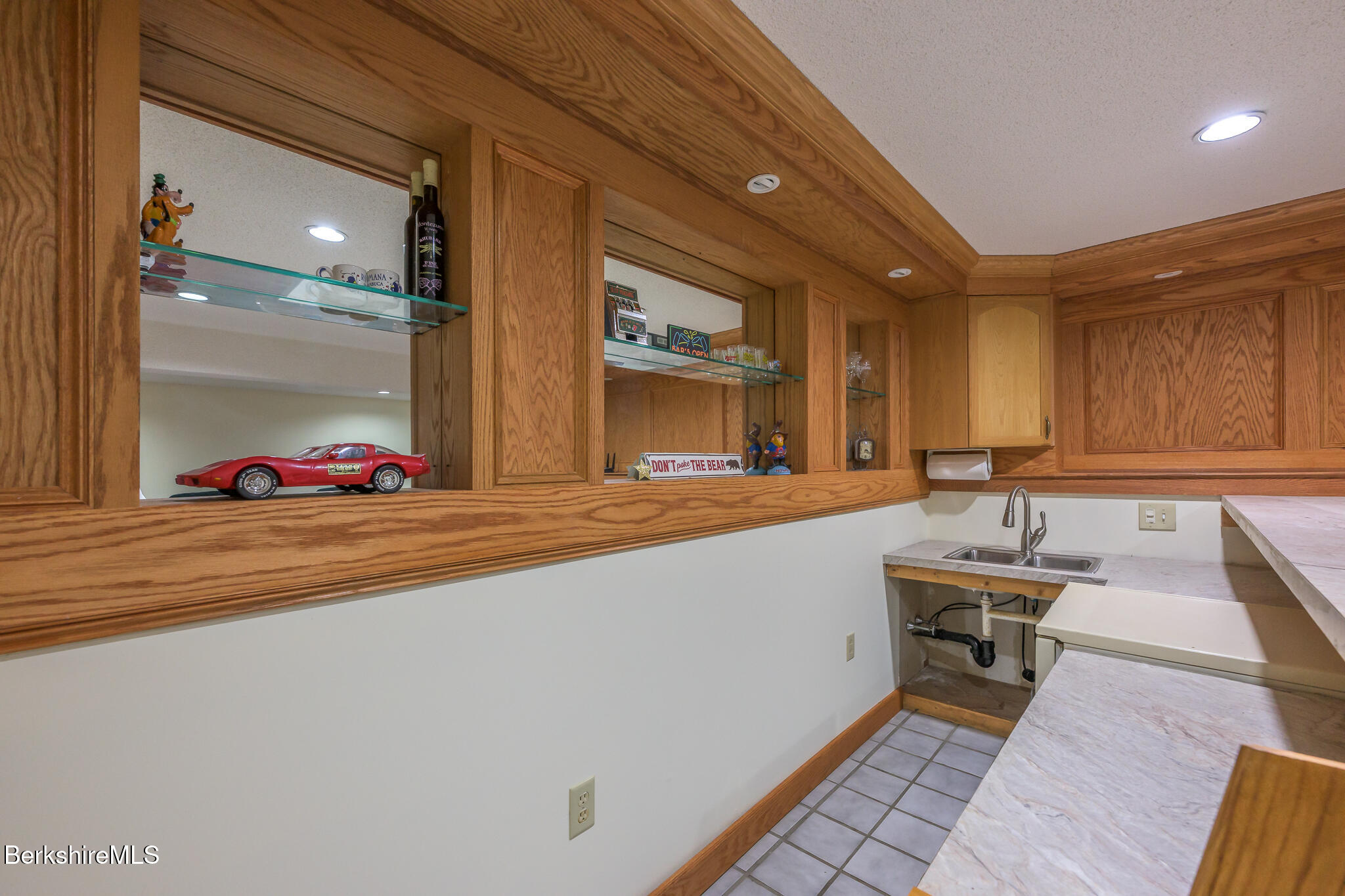 851 New Lenox Rd