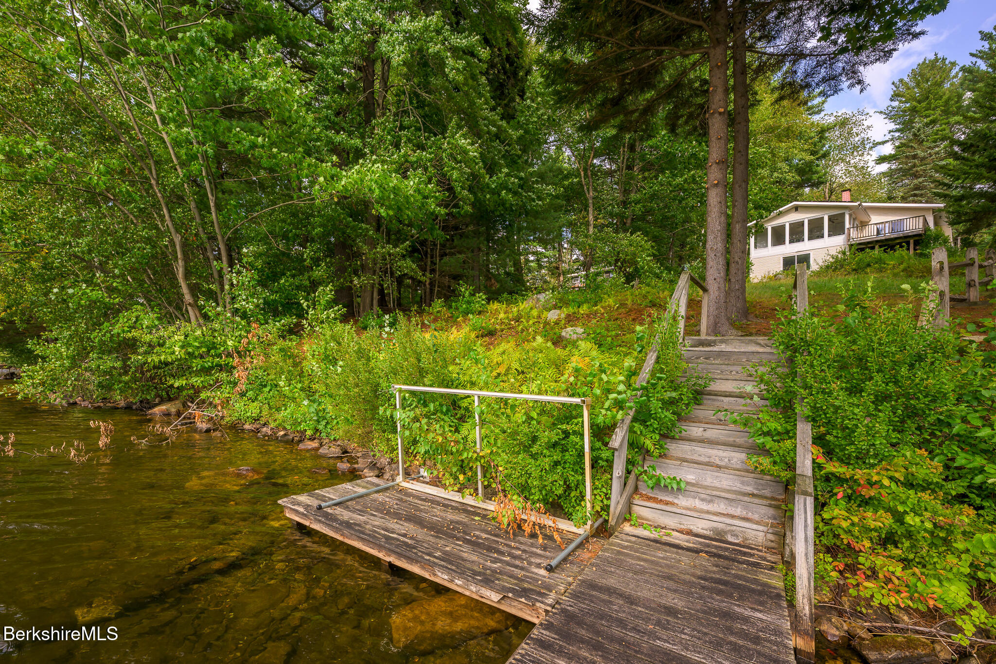 65 Canterbury Ln