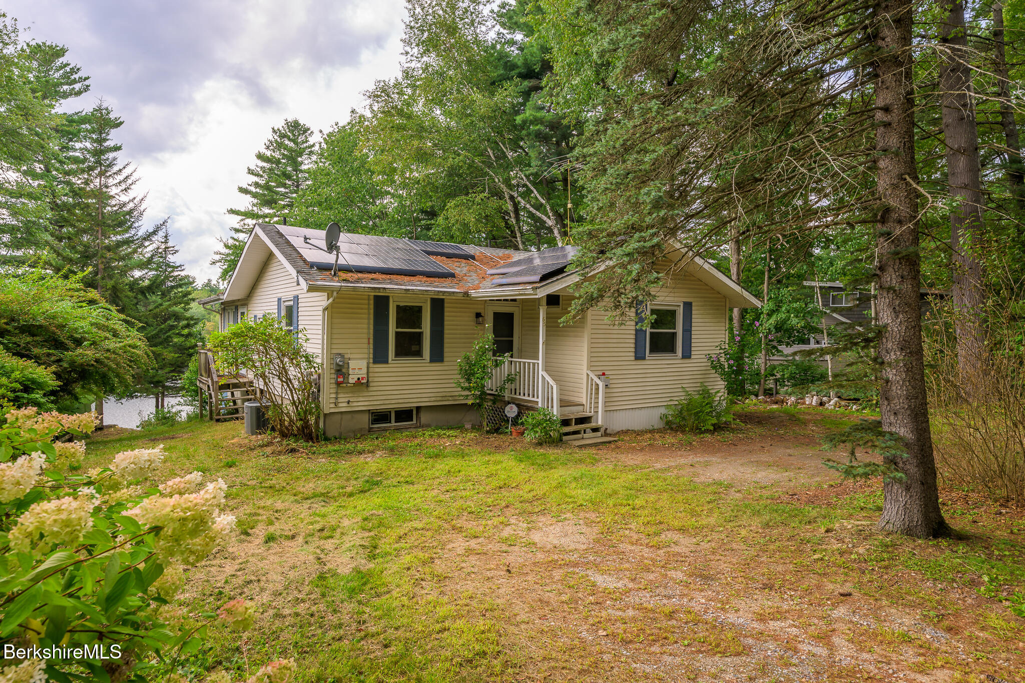 65 Canterbury Ln