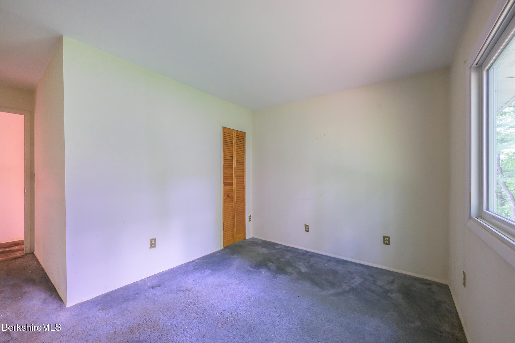 65 Canterbury Ln