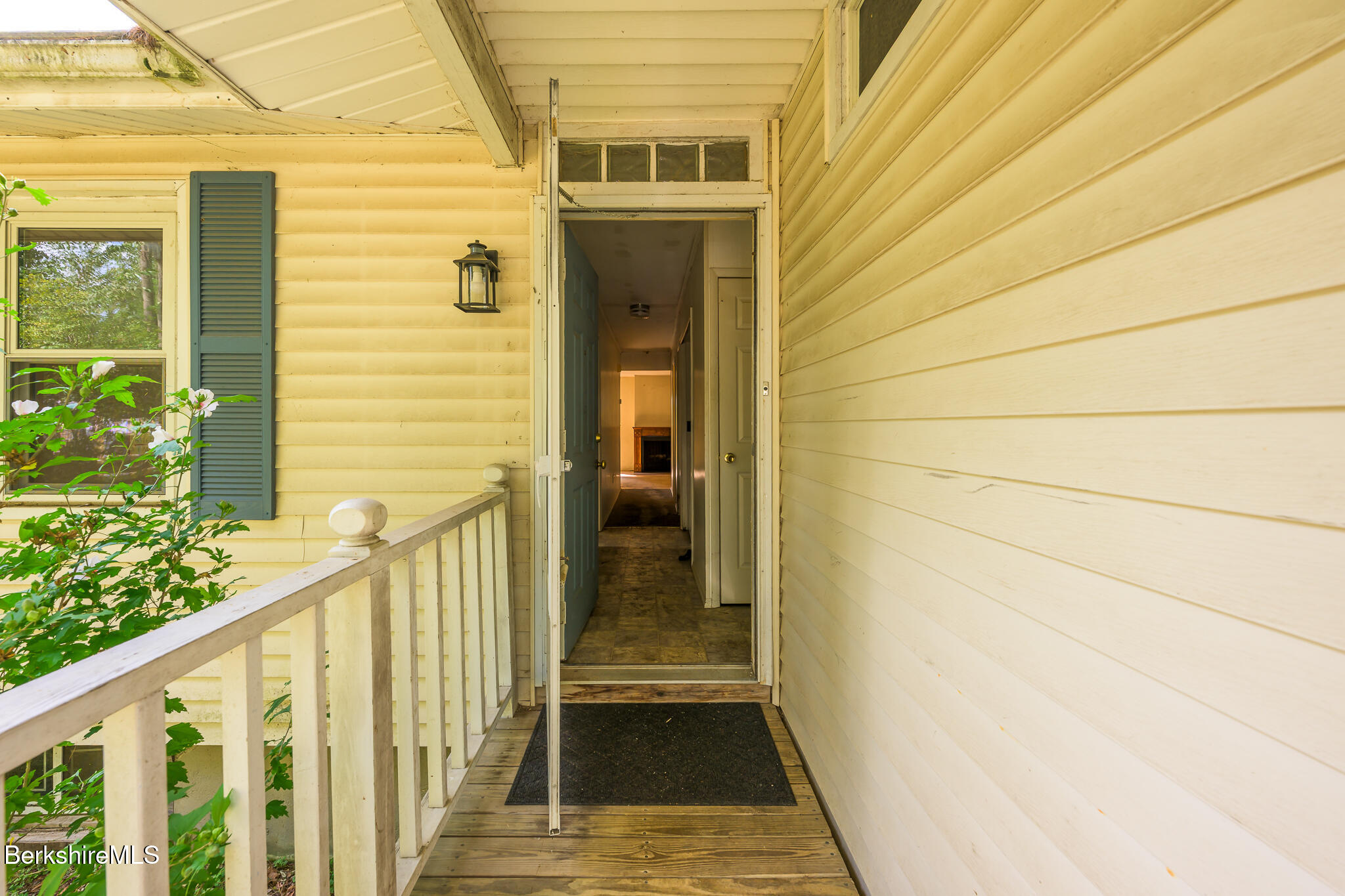 65 Canterbury Ln