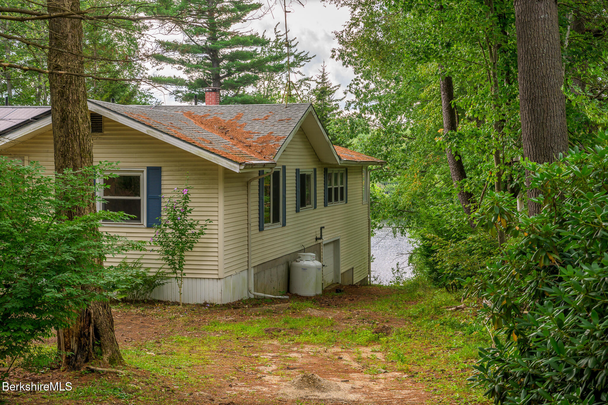 65 Canterbury Ln