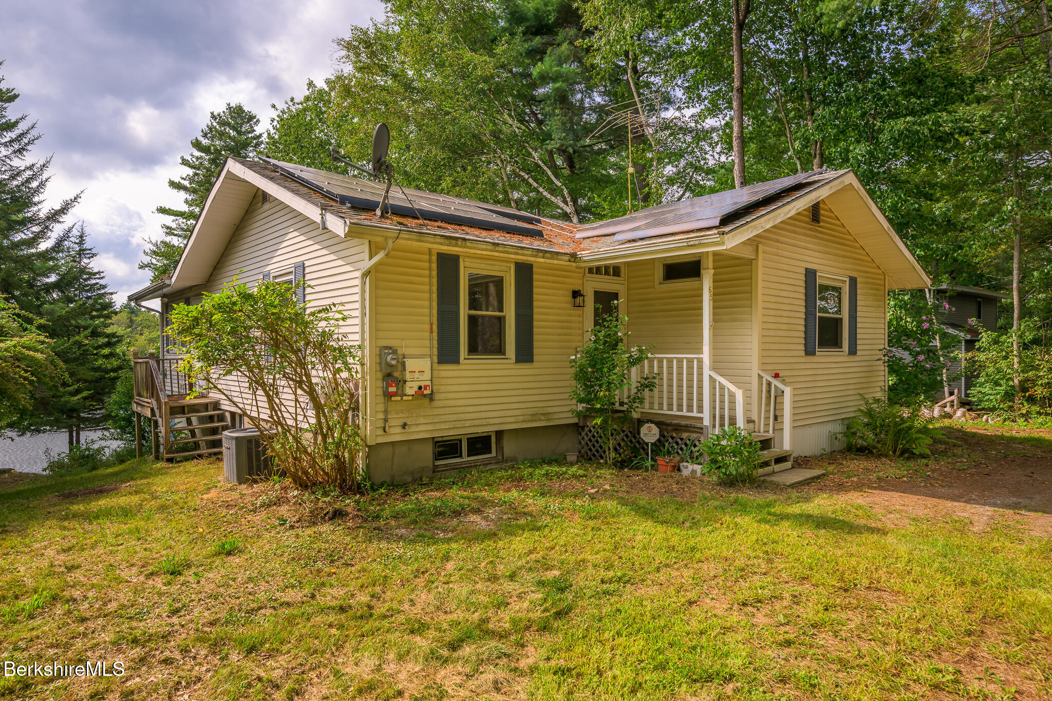 65 Canterbury Ln