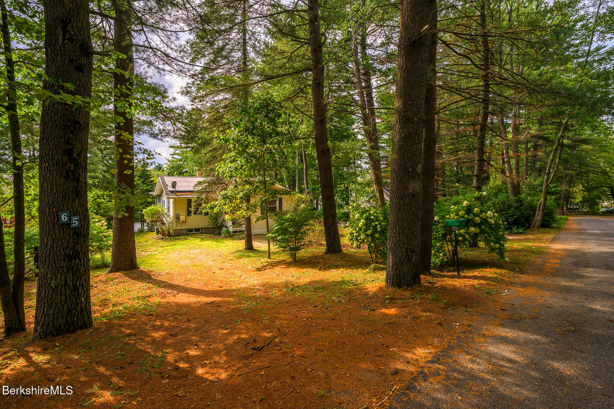 65 Canterbury Ln
