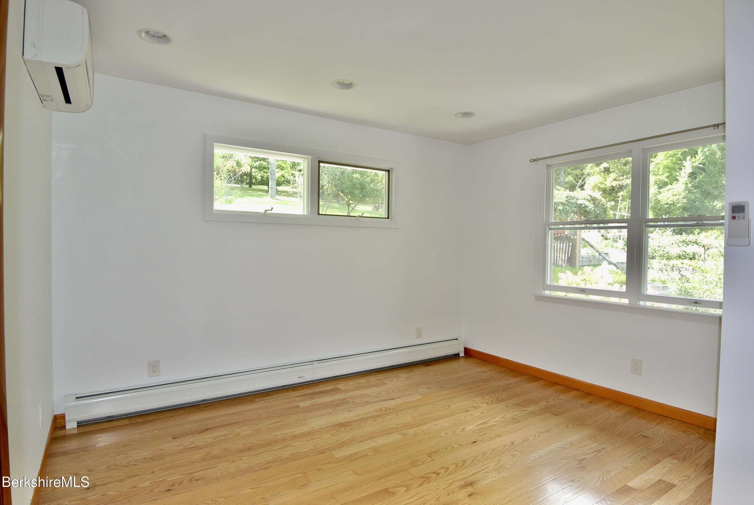 7 Abbey Hill Dr