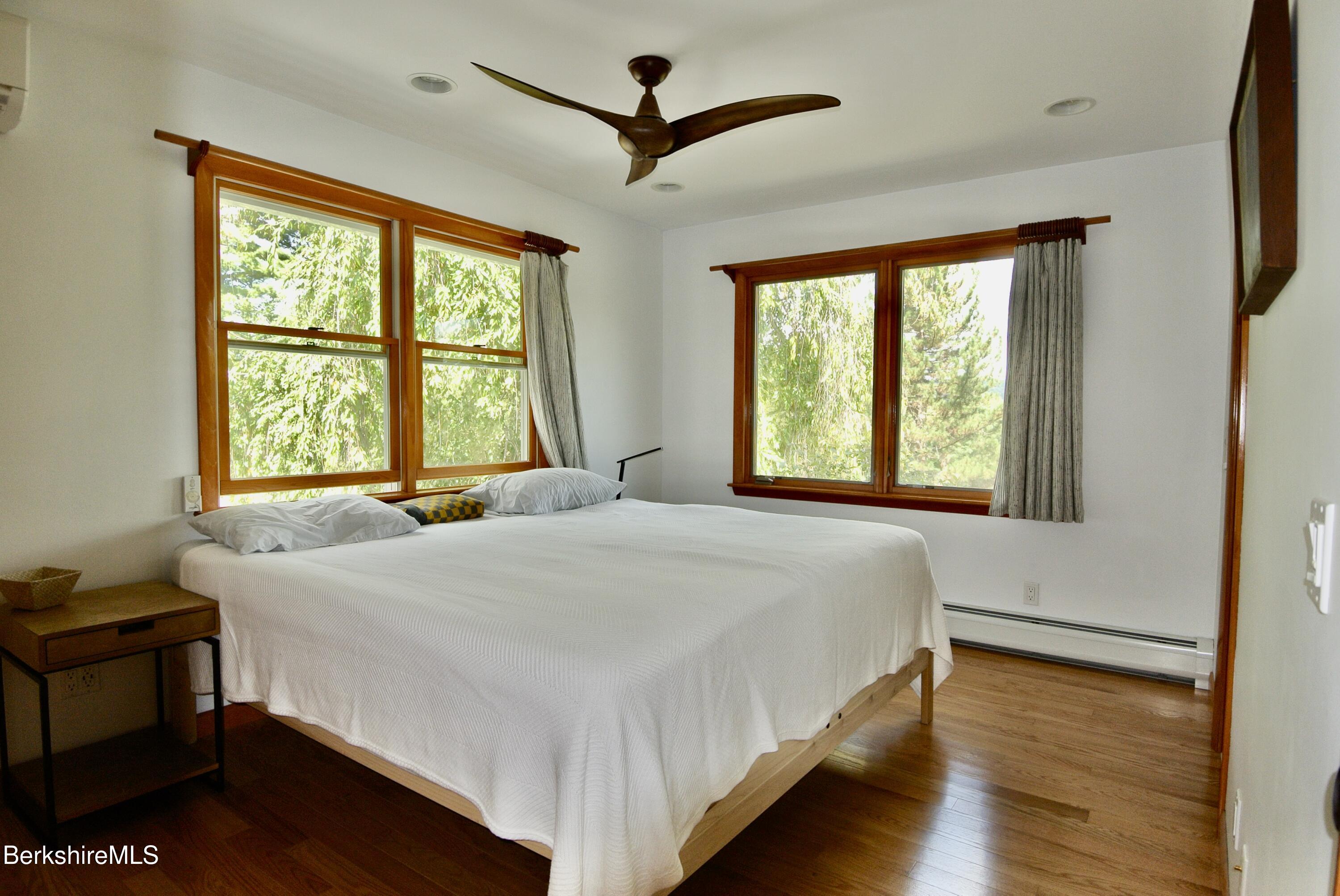 7 Abbey Hill Dr